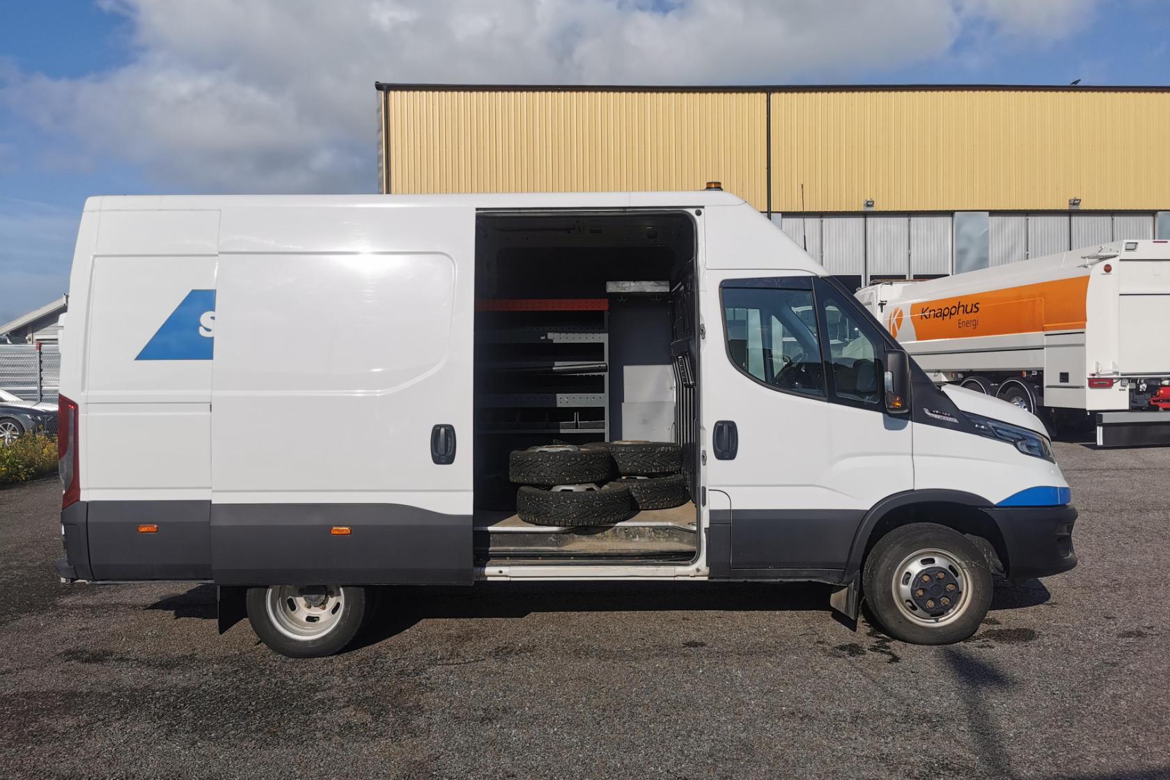 IVECO DAILY 50C18H - 68 621 km - Automatic - white - 2021