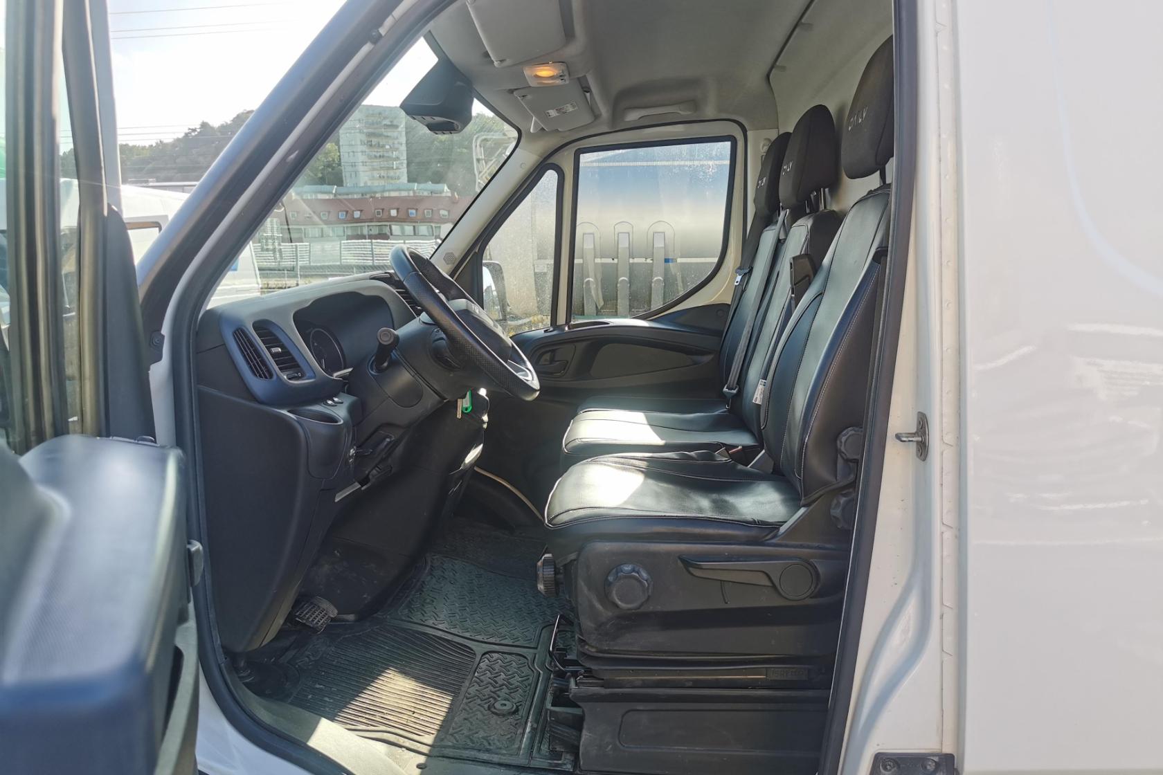 IVECO DAILY 50C18H - 68 621 km - Automatyczna - biały - 2021