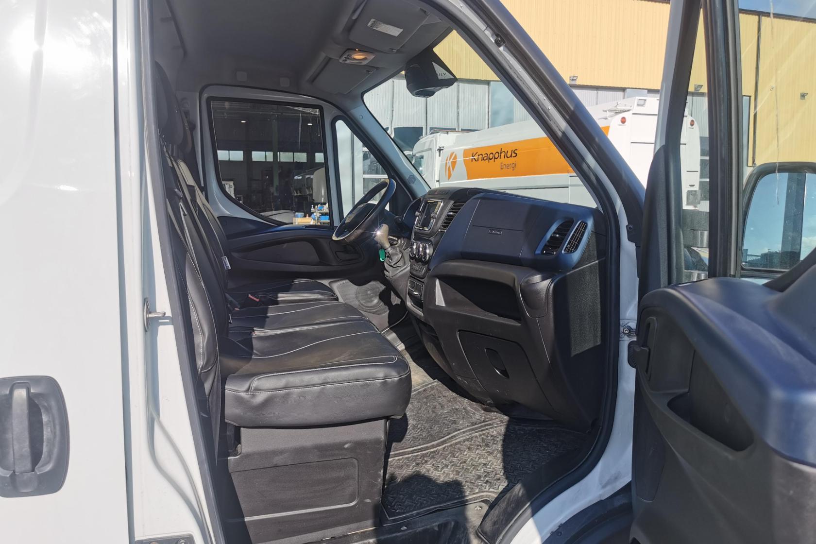 IVECO DAILY 50C18H - 68 621 km - Automatyczna - biały - 2021