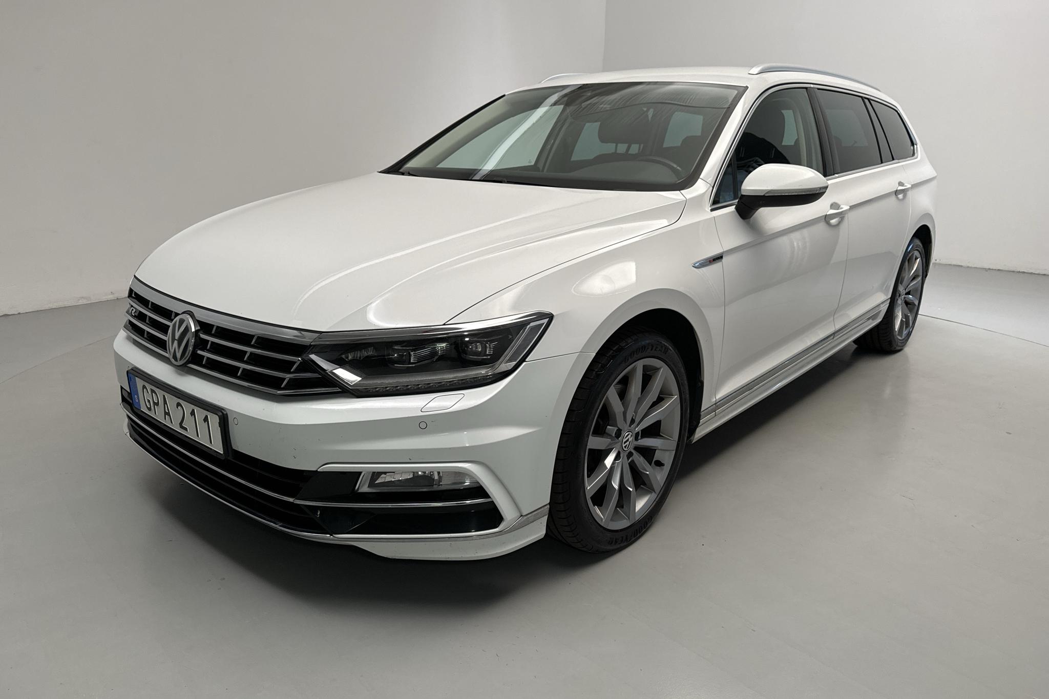 VW Passat 2.0 TDI Sportscombi 4MOTION (190hk) - 15 129 mil - Automat - vit - 2018