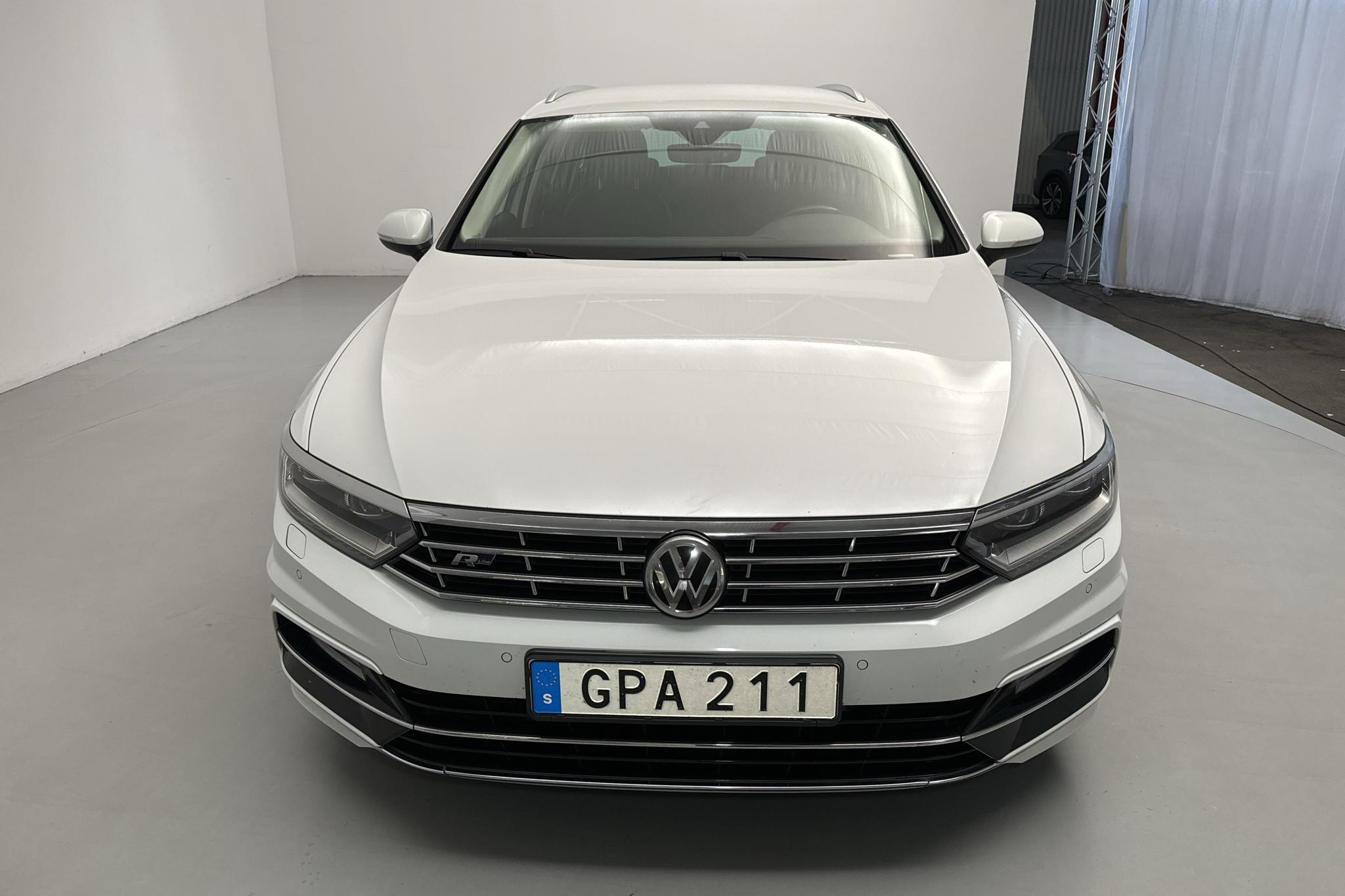 VW Passat 2.0 TDI Sportscombi 4MOTION (190hk) - 151 290 km - Automaattinen - valkoinen - 2018