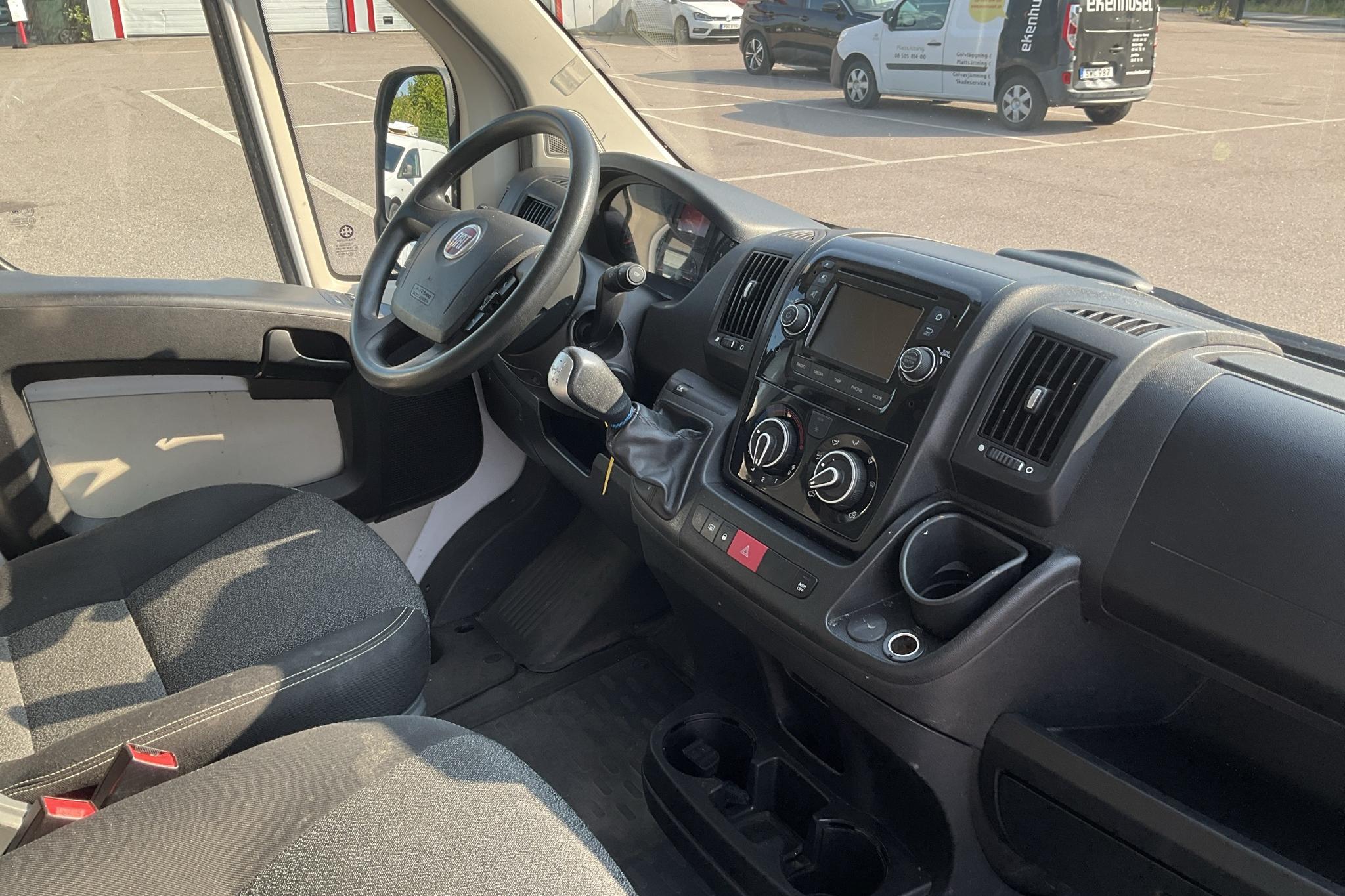 Fiat Ducato 35 2.3 Multijet Skåp (130hk) - 195 650 km - Manualna - biały - 2018