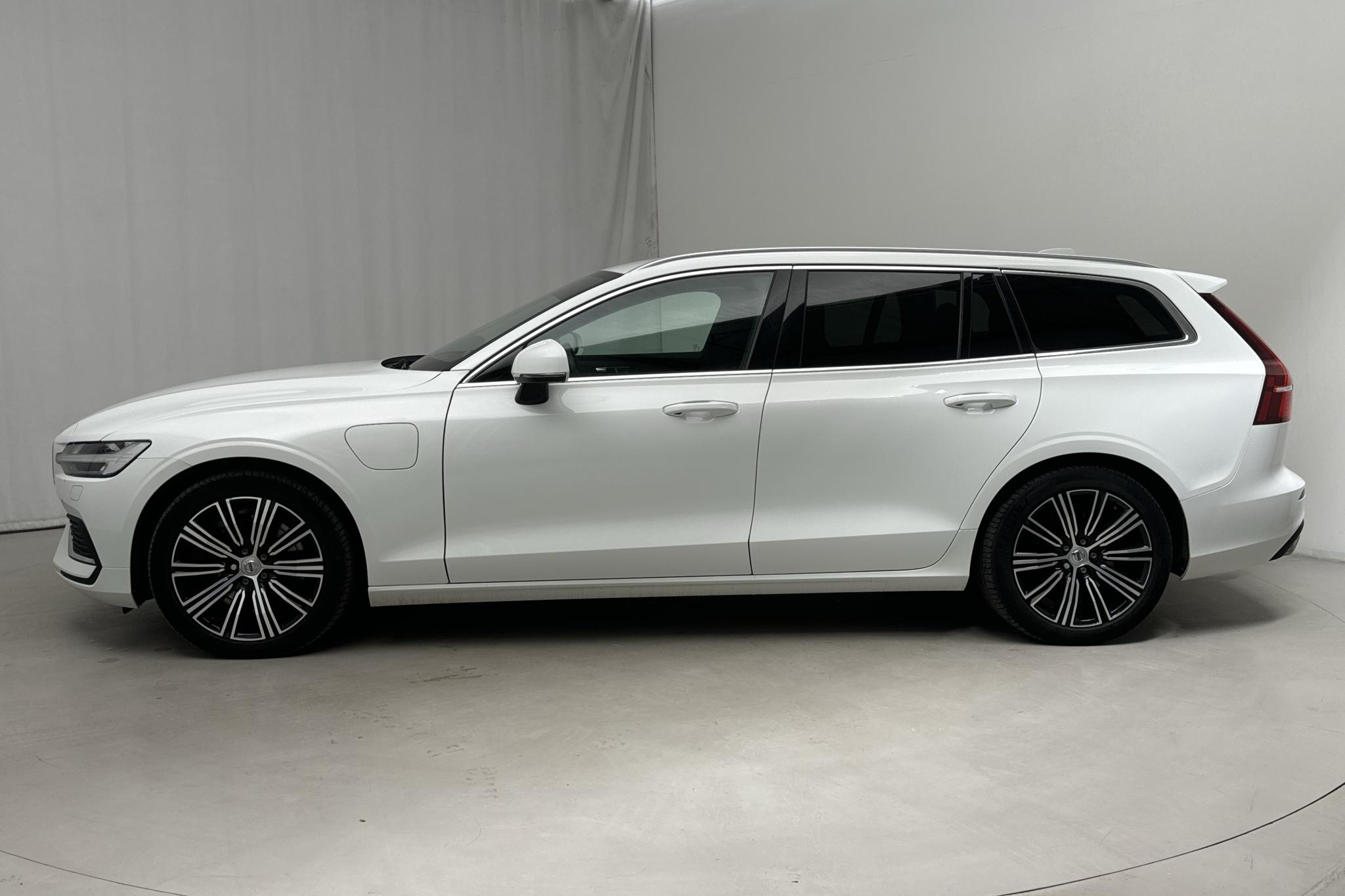 Volvo V60 T6 AWD Twin Engine (340hk) - 10 967 mil - Automat - vit - 2022