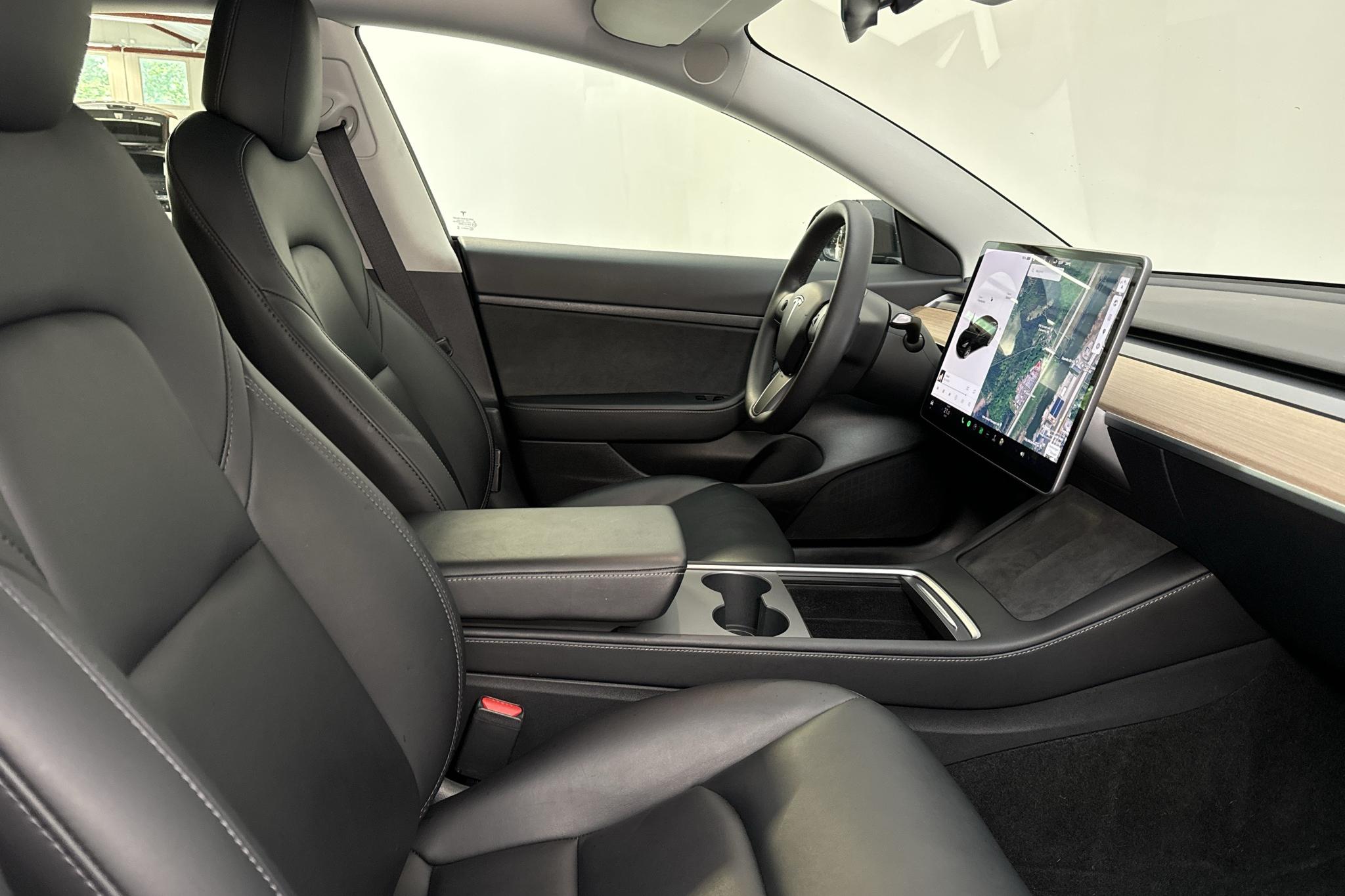 Tesla Model 3 Standard Range RWD - 102 590 km - Automaatne - must - 2021