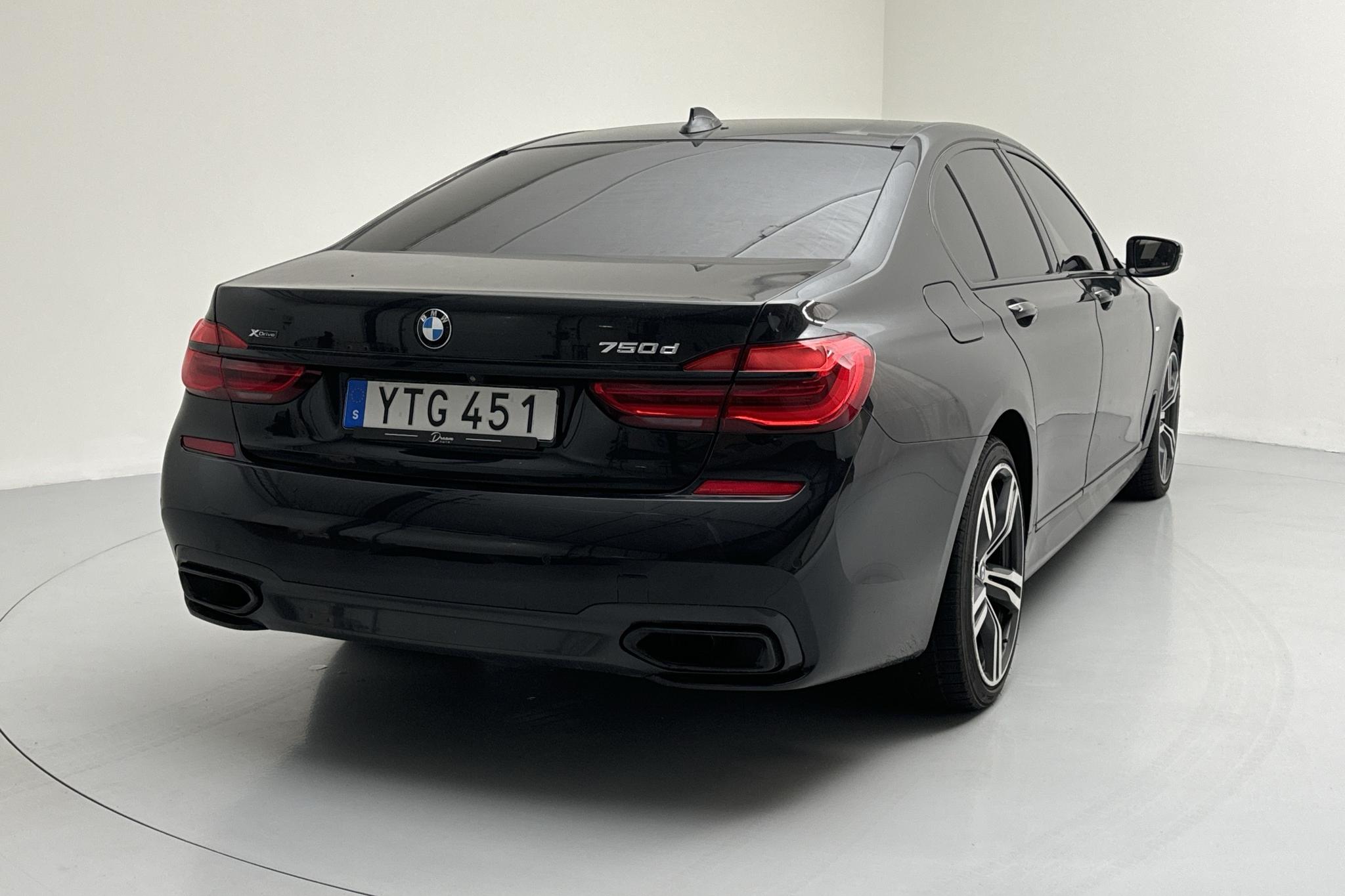 BMW 750d xDrive Sedan, G11 (400hk) - 123 960 km - Automatyczna - czarny - 2018