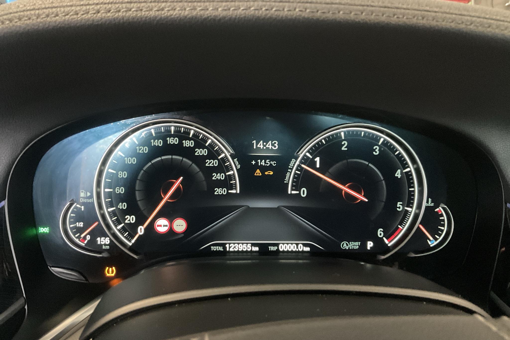 BMW 750d xDrive Sedan, G11 (400hk) - 123 960 km - Automatyczna - czarny - 2018