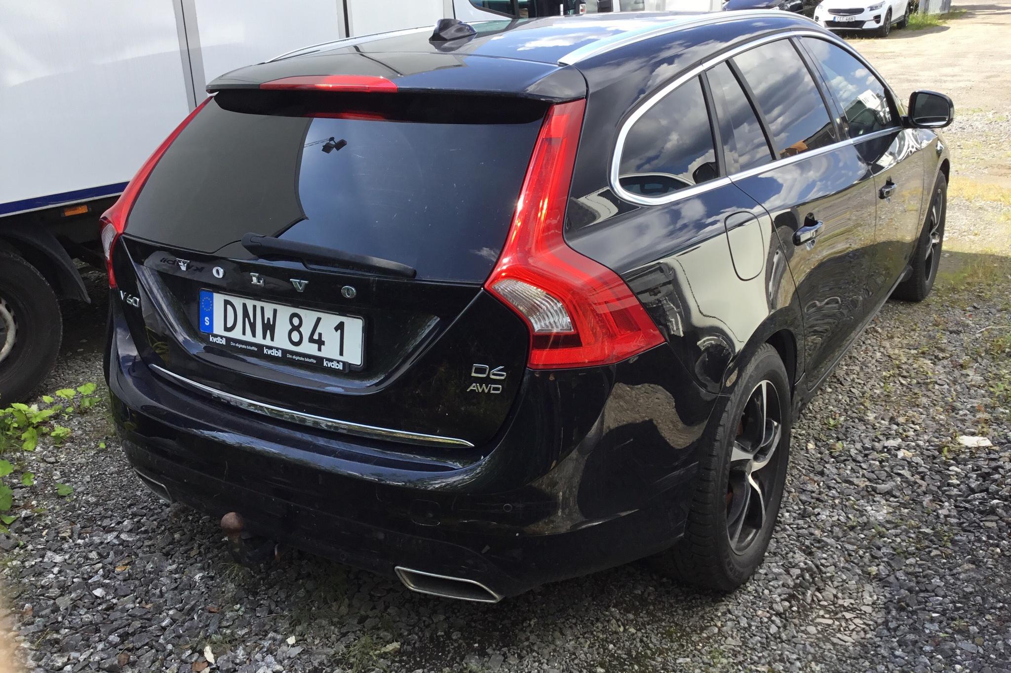 Volvo V60 D6 AWD Plug-in Hybrid (283hk) - 22 555 mil - Automat - svart - 2015