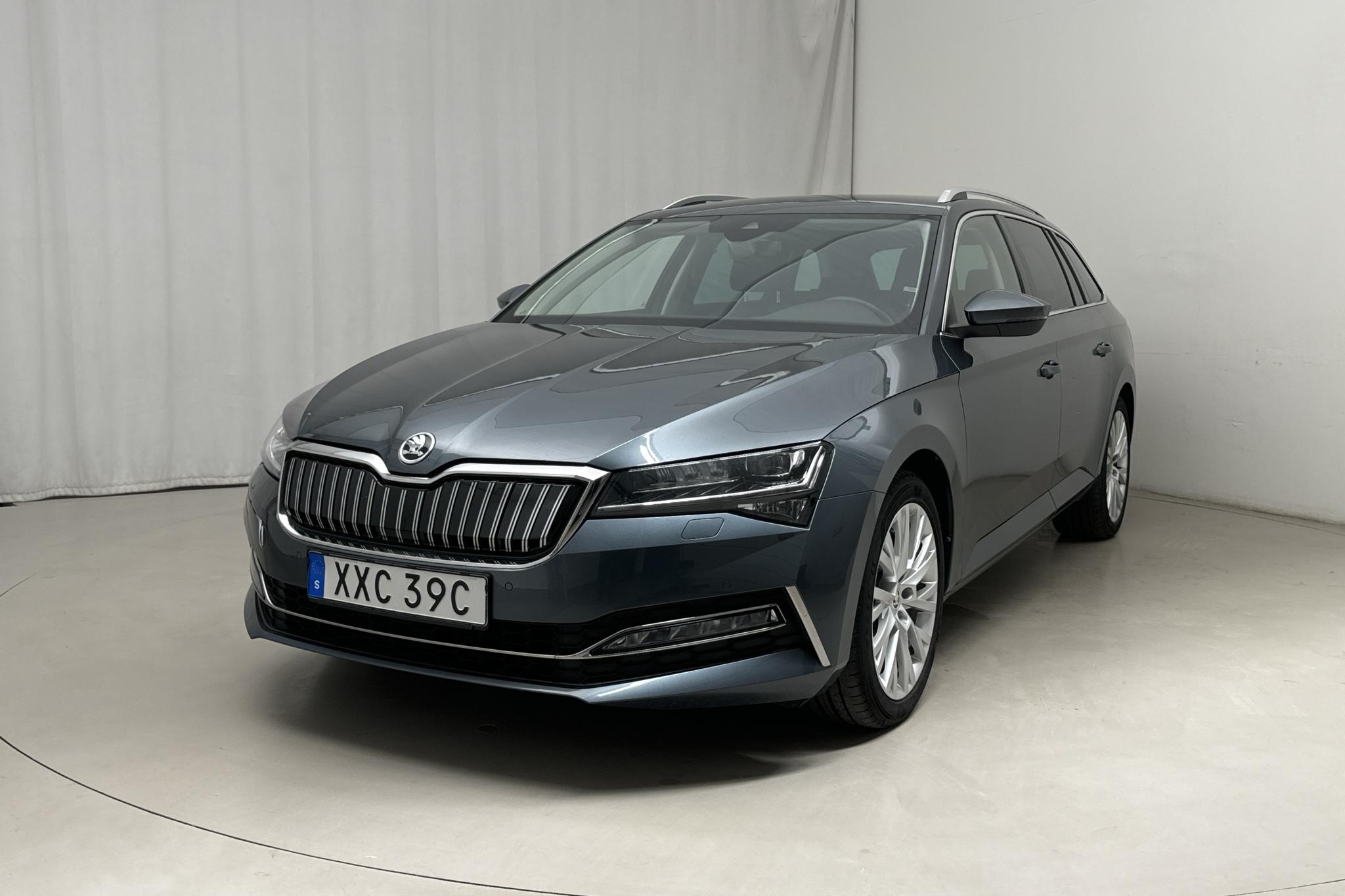 Skoda Superb 1.4 TSI PHEV Kombi (218hk) - 6 421 mil - Automat - grå - 2021