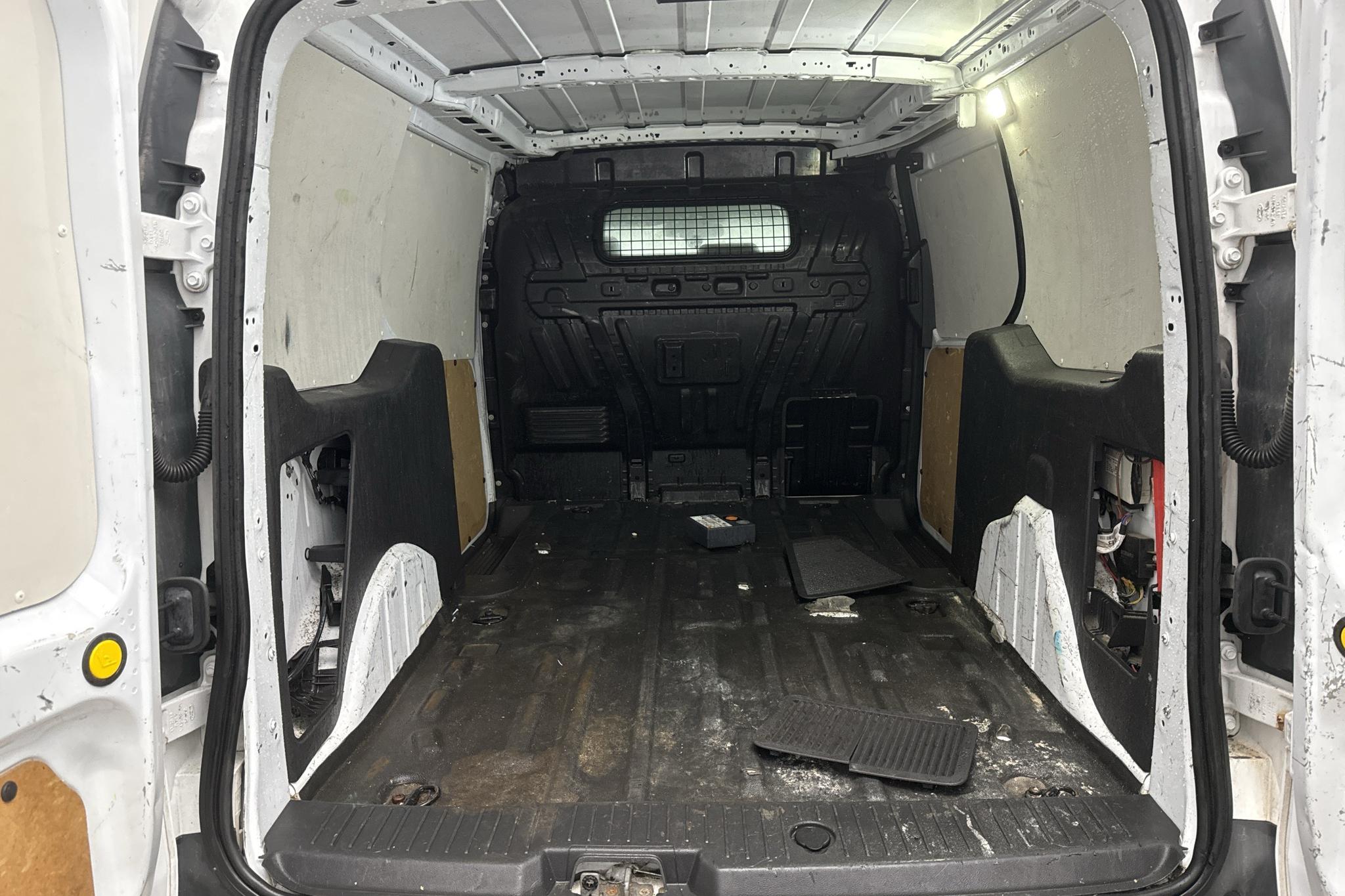 Ford Transit Connect 1.6 TDCi (115hk) - 326 180 km - Käsitsi - valge - 2015