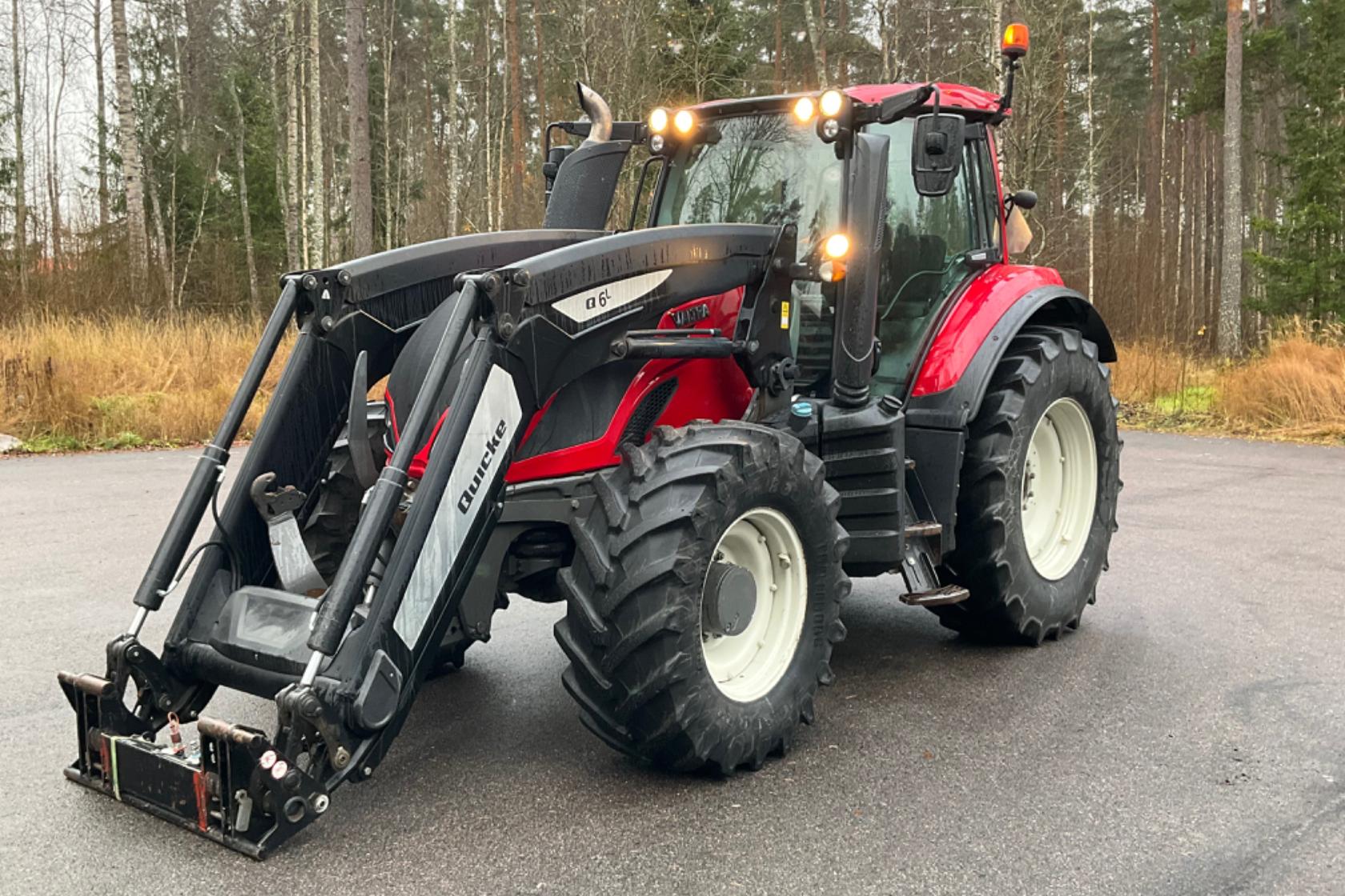 Valtra T174e HITECH samt Lastare Quick Q6 -  - röd - 2017