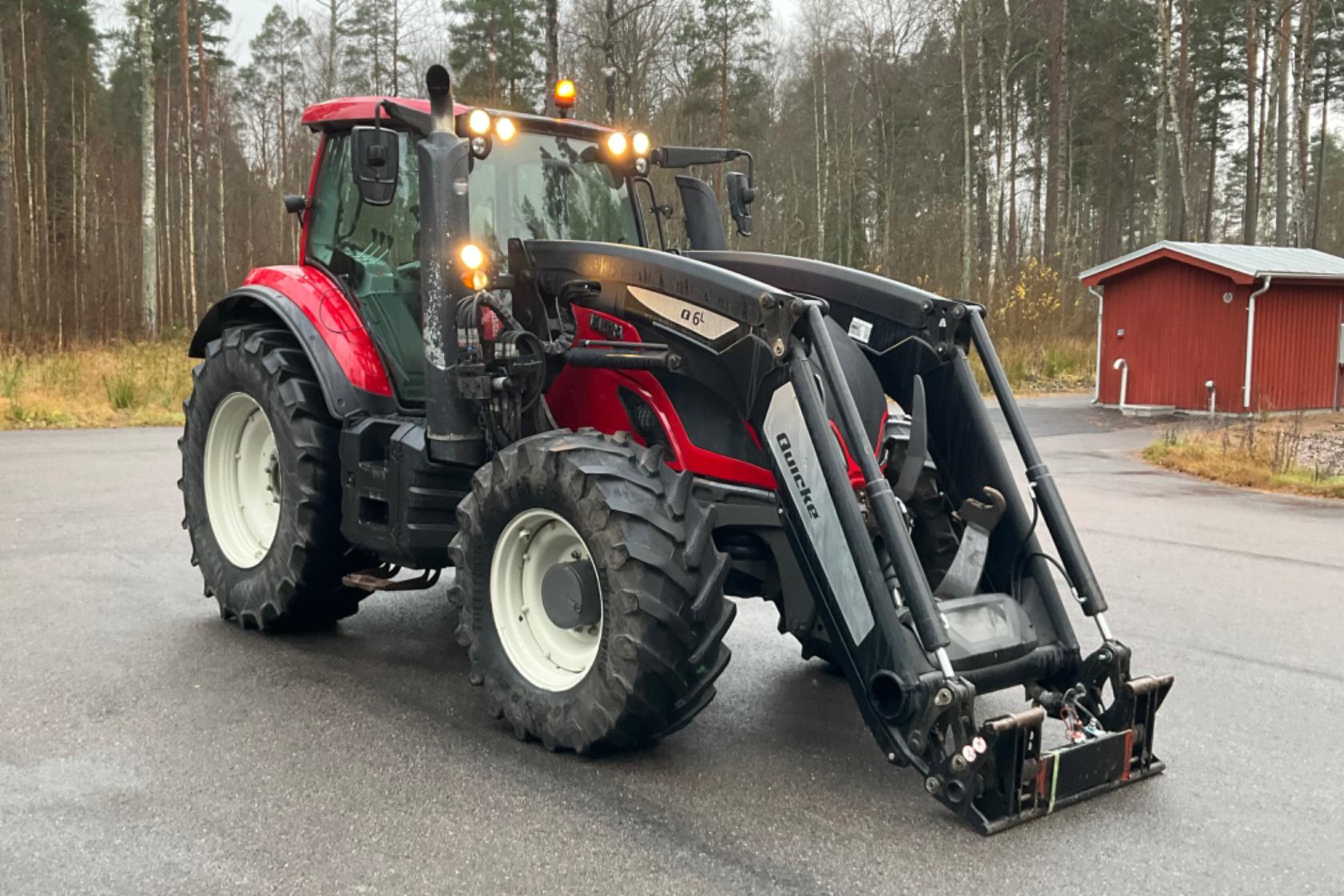 Valtra T174e HITECH samt Lastare Quick Q6 -  - röd - 2017