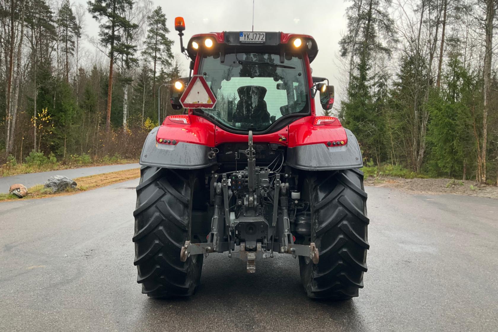 Valtra T174e HITECH samt Lastare Quick Q6 -  - röd - 2017