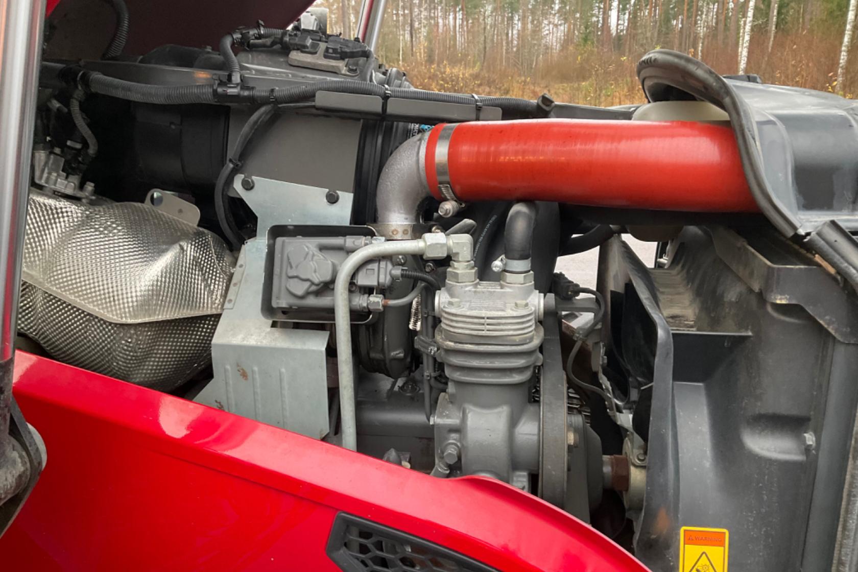 Valtra T174e HITECH samt Lastare Quick Q6 -  - röd - 2017