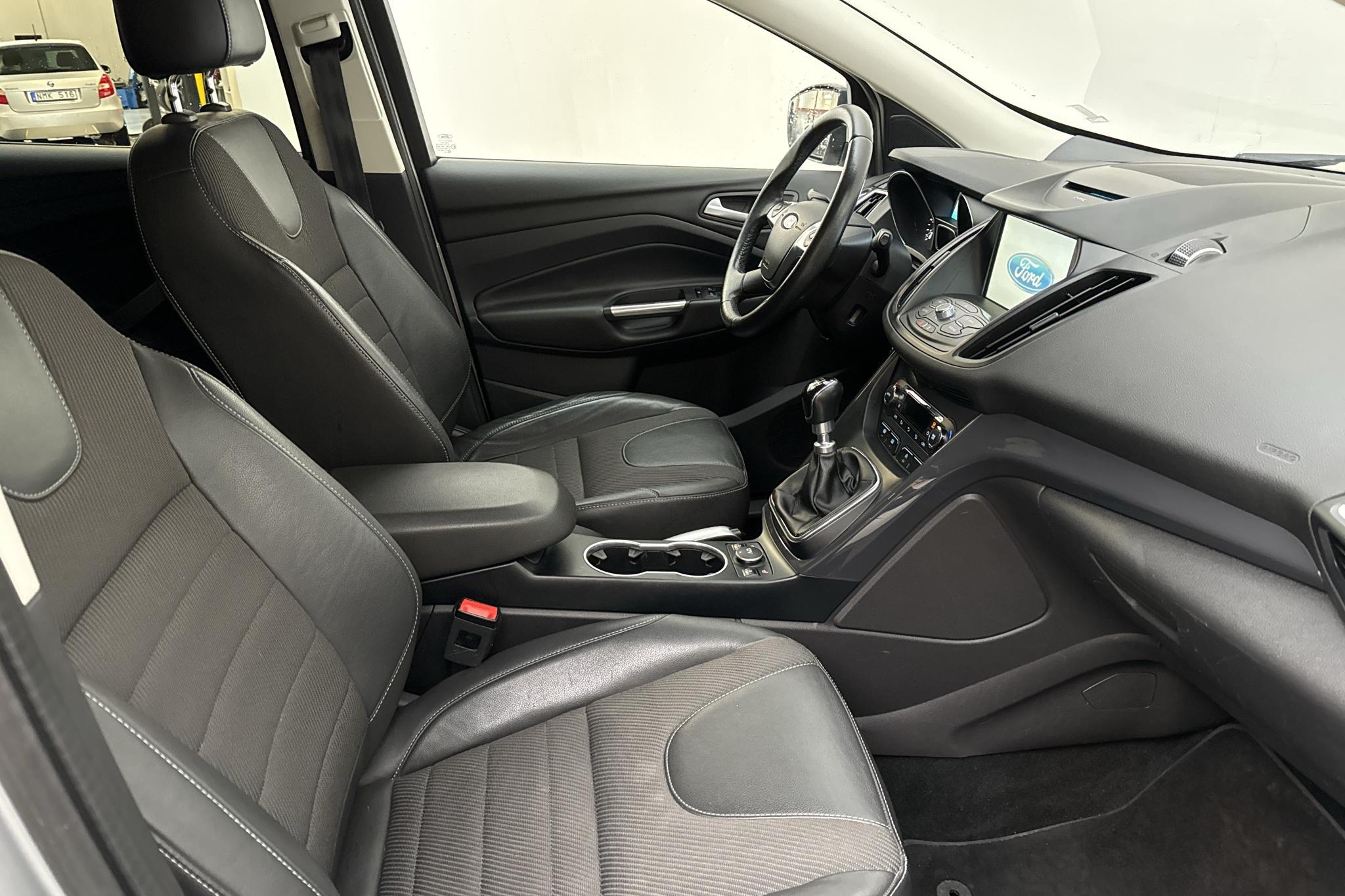 Ford Kuga 2.0 TDCi AWD (150hk) - 164 990 km - Käsitsi - hall - 2016