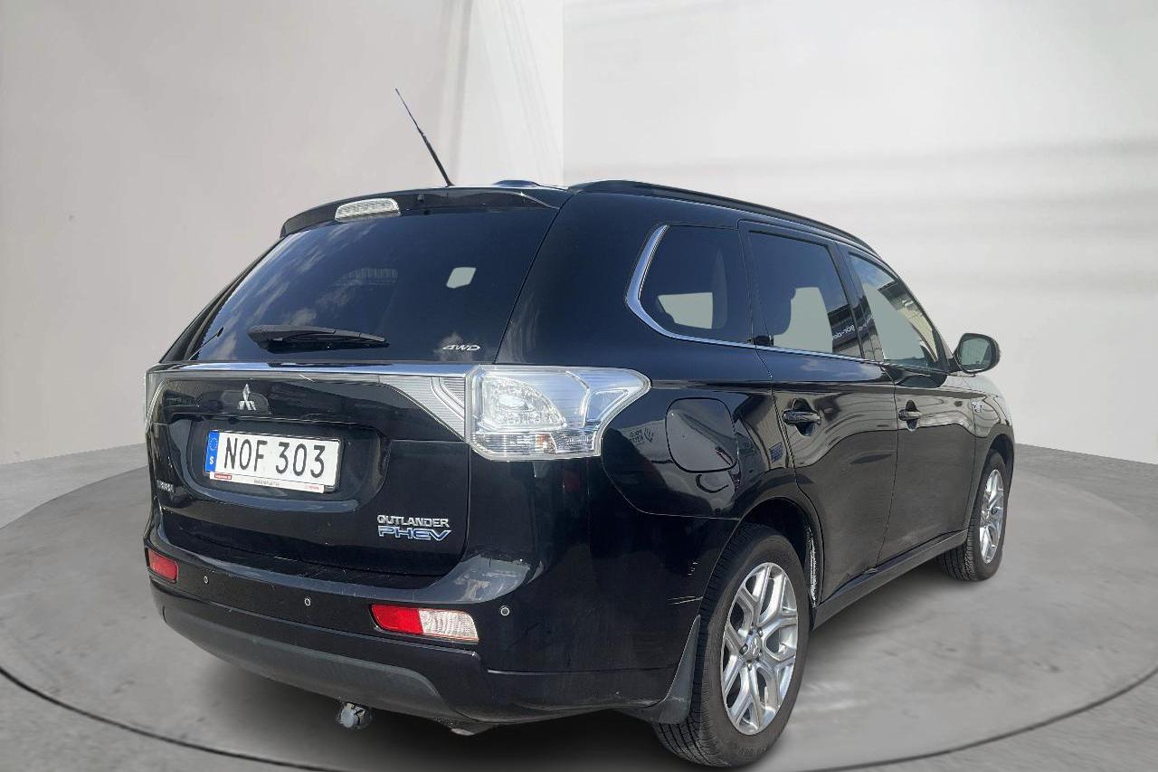 Mitsubishi Outlander 2.0 Plug-in Hybrid 4WD (121hk) - 146 810 km - Automatic - black - 2014