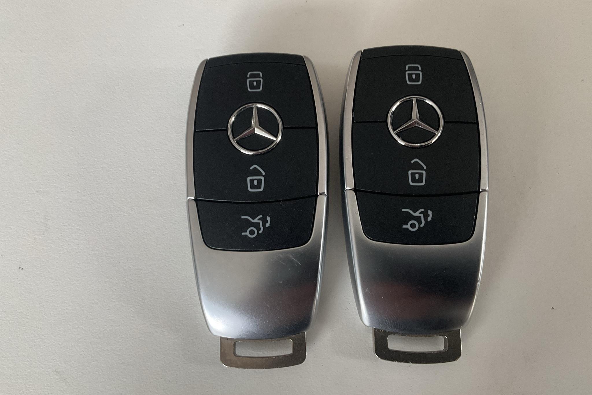 Mercedes EQB 350 4MATIC X243 (292hk) - 1 093 mil - Automat - svart - 2023