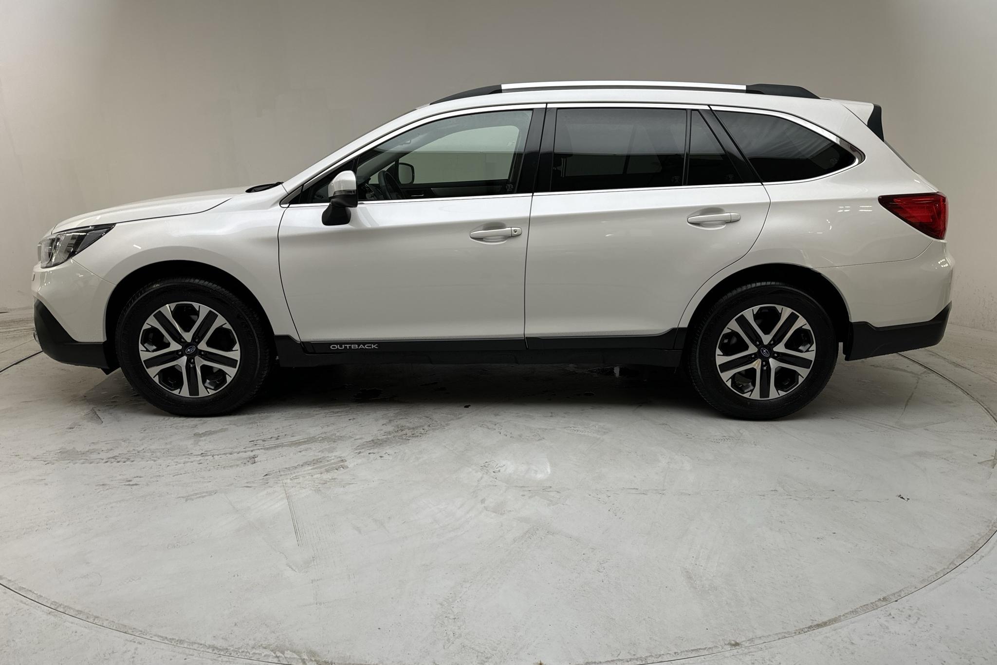 Subaru Outback 2.5i 4WD (173hk) - 70 840 km - Automaattinen - valkoinen - 2020