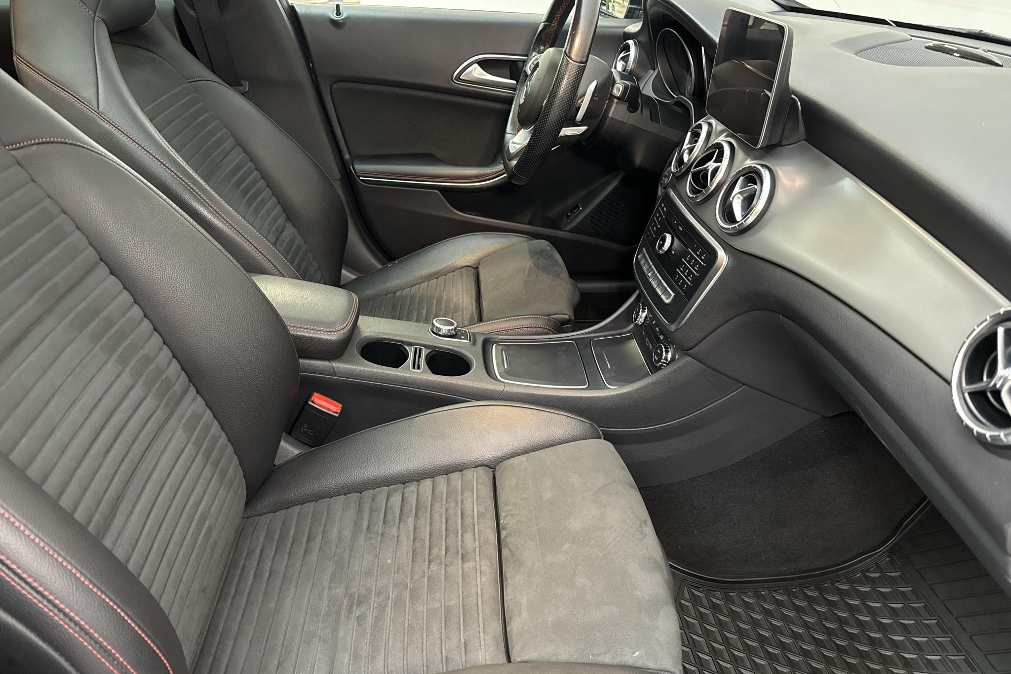 Mercedes CLA 250 4MATIC Coupé C117 (211hk) - 117 530 km - Automatyczna - czarny - 2019