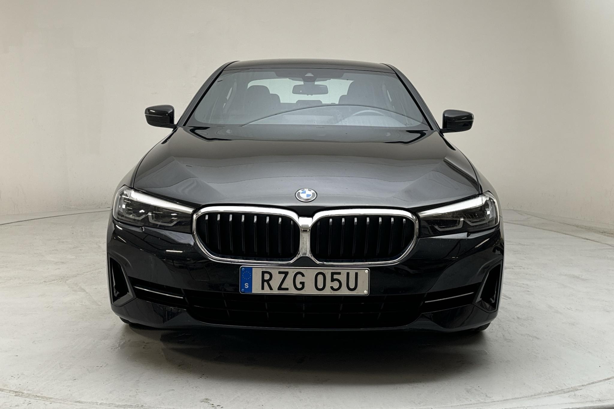 BMW 520d Sedan, G30 LCI (190hk+11hk) - 60 540 km - Automaatne - must - 2022