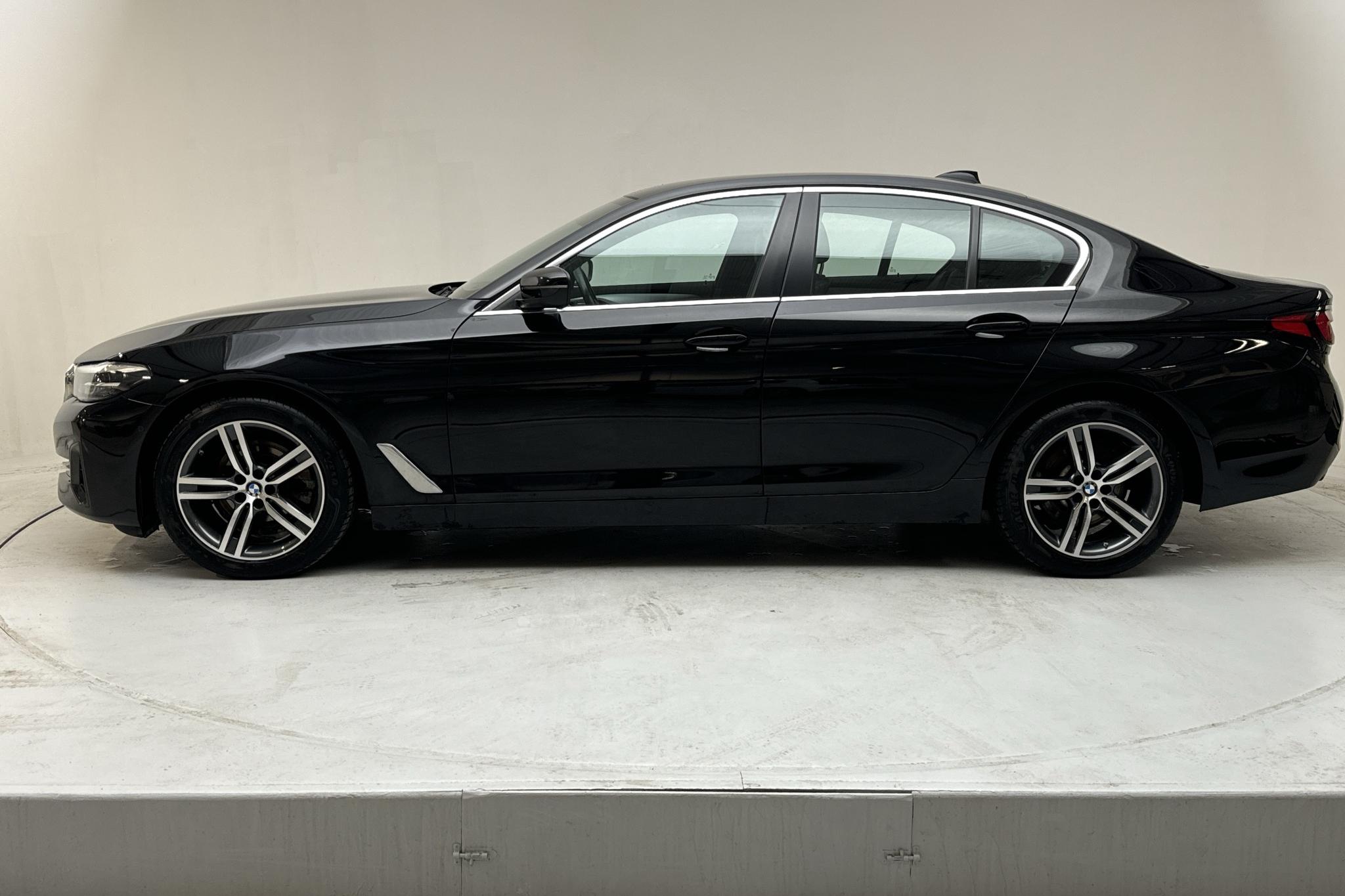 BMW 520d Sedan, G30 LCI (190hk+11hk) - 60 540 km - Automatyczna - czarny - 2022