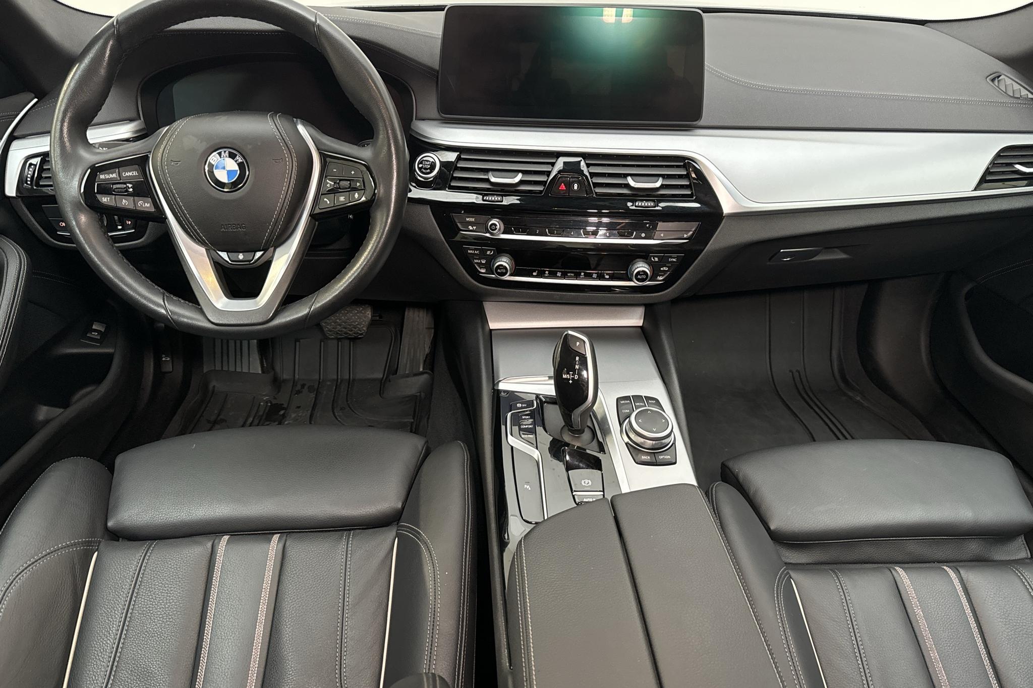 BMW 520d Sedan, G30 LCI (190hk+11hk) - 60 540 km - Automatyczna - czarny - 2022