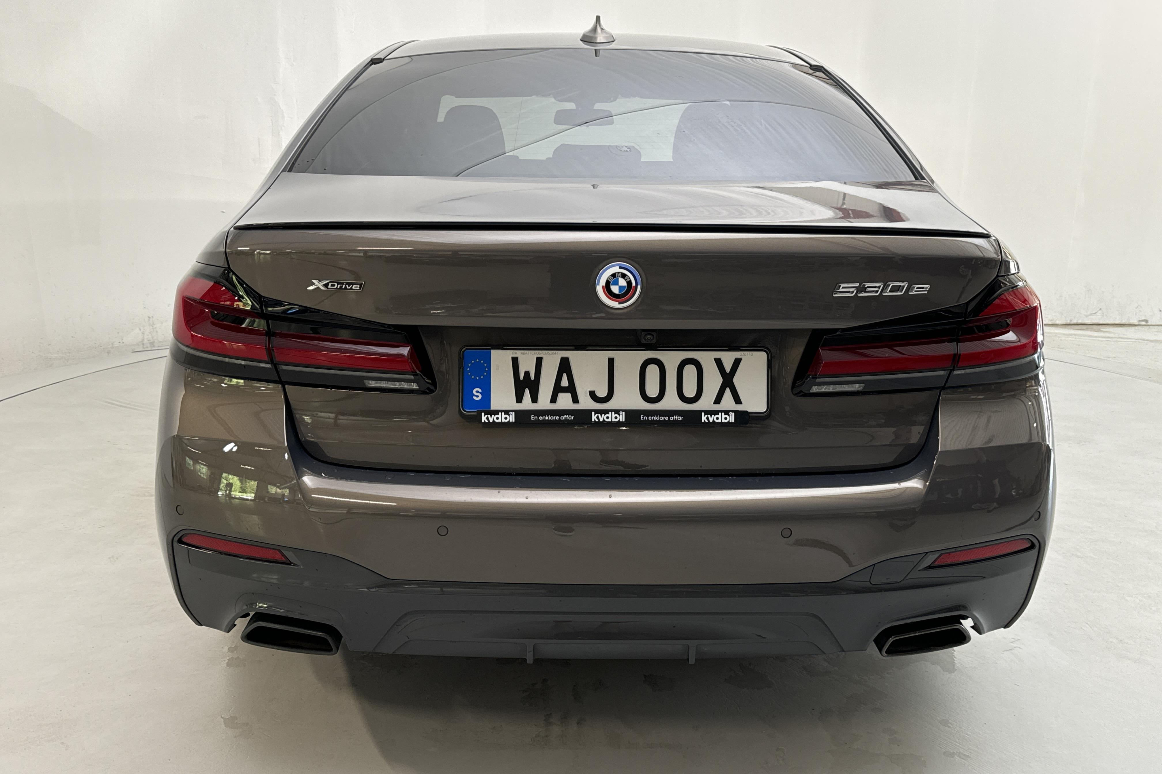 BMW 530e xDrive Sedan, G30 12kWh LCI (292hk) - 23 990 km - Automaattinen - harmaa - 2023