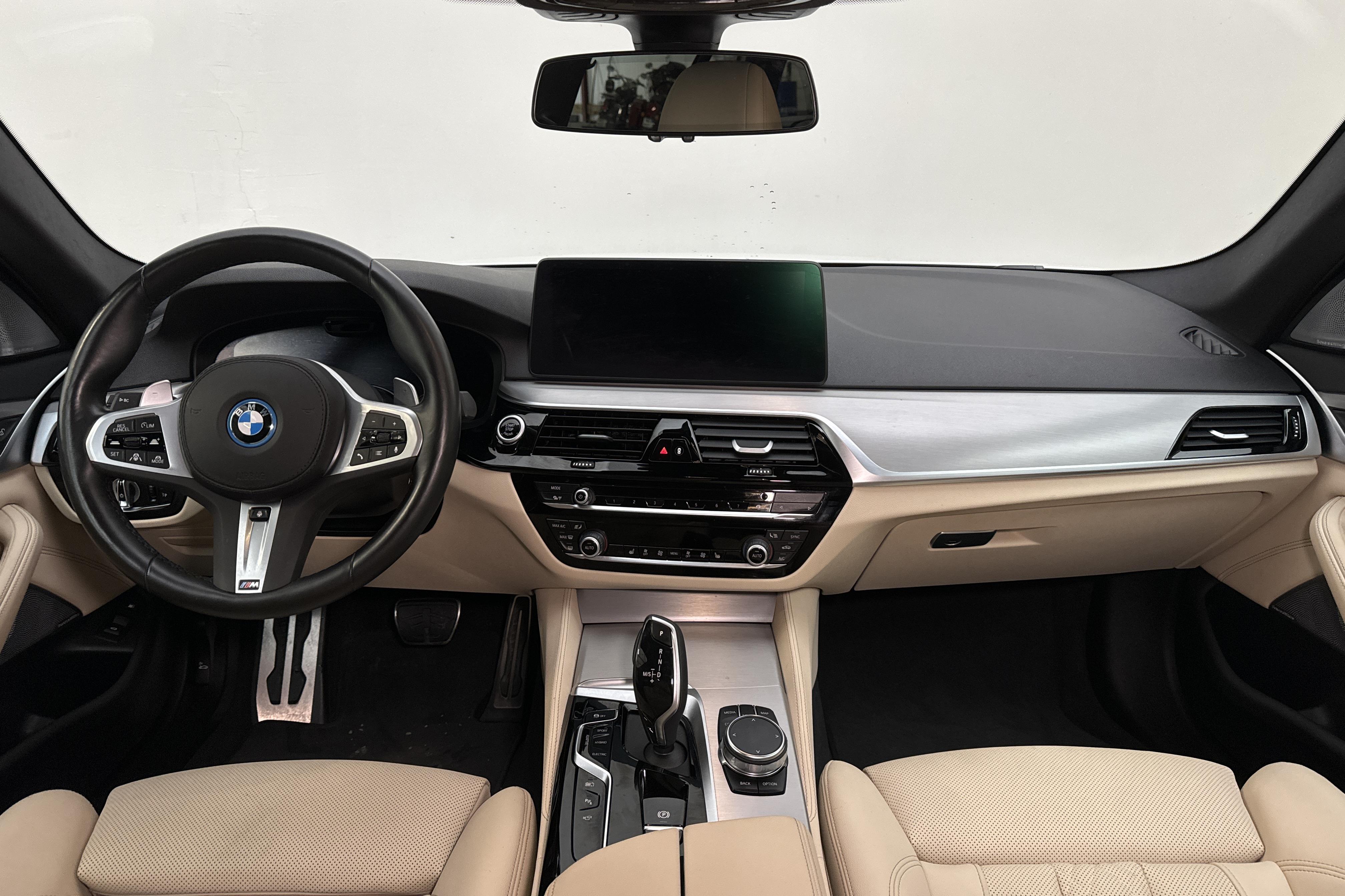 BMW 530e xDrive Touring, G31 12kWh LCI (292hk) - 53 890 km - Automaatne - valge - 2023