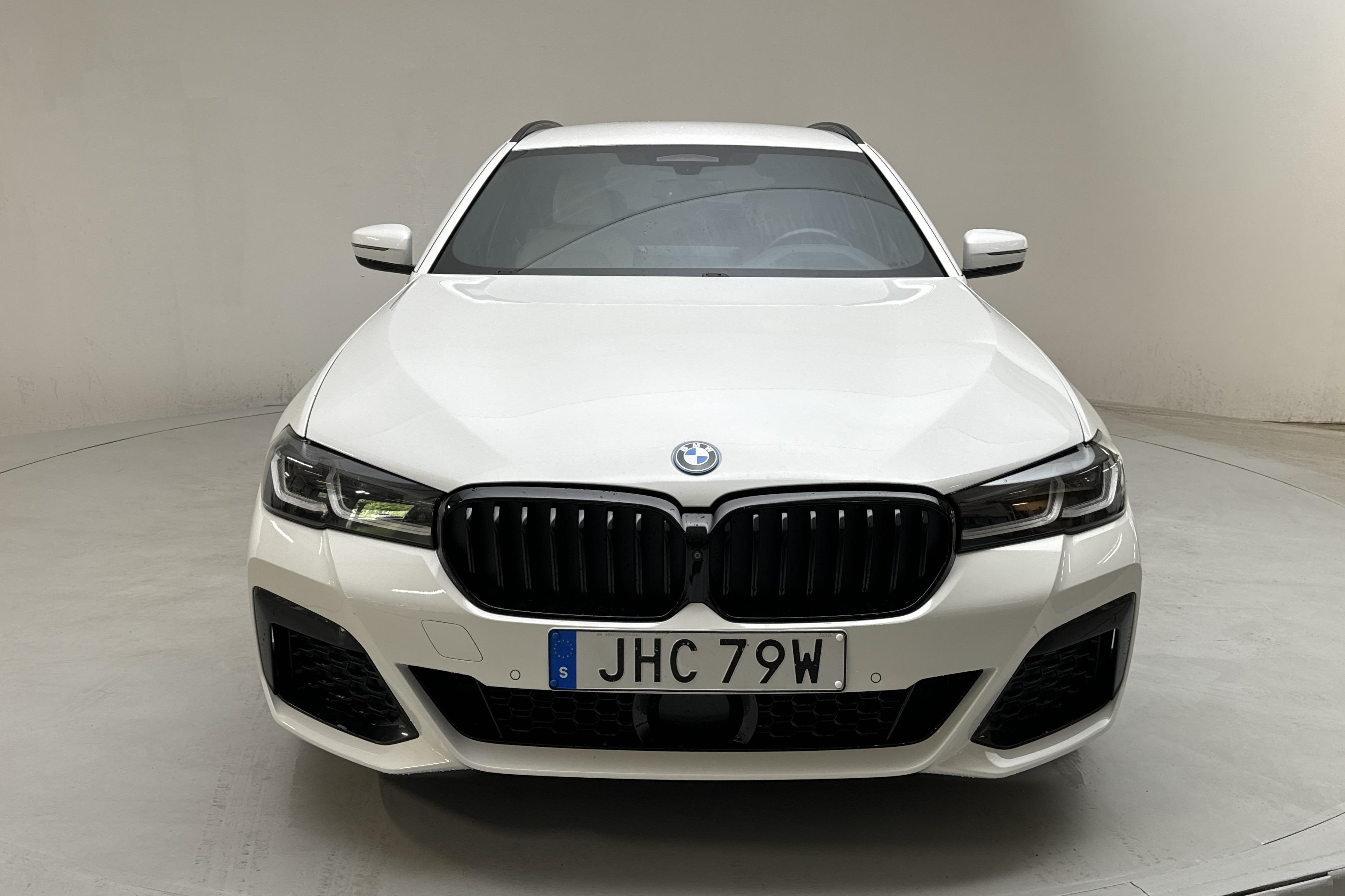 BMW 530e xDrive Touring, G31 12kWh LCI (292hk) - 53 890 km - Automatic - white - 2023