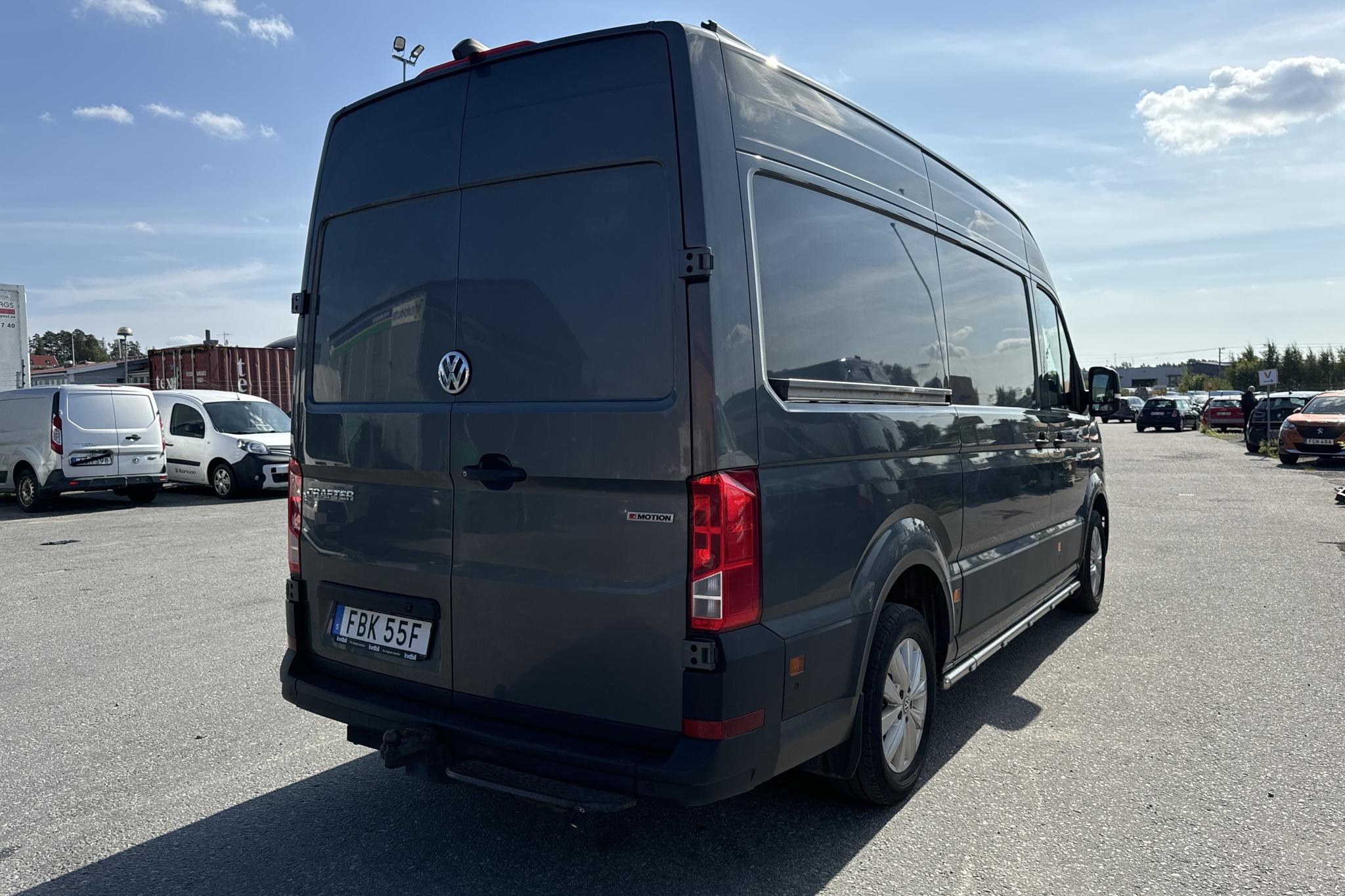 VW Crafter 35 2.0 TDI Skåp 4Motion (177hk) - 286 460 km - Automatyczna - szary - 2019