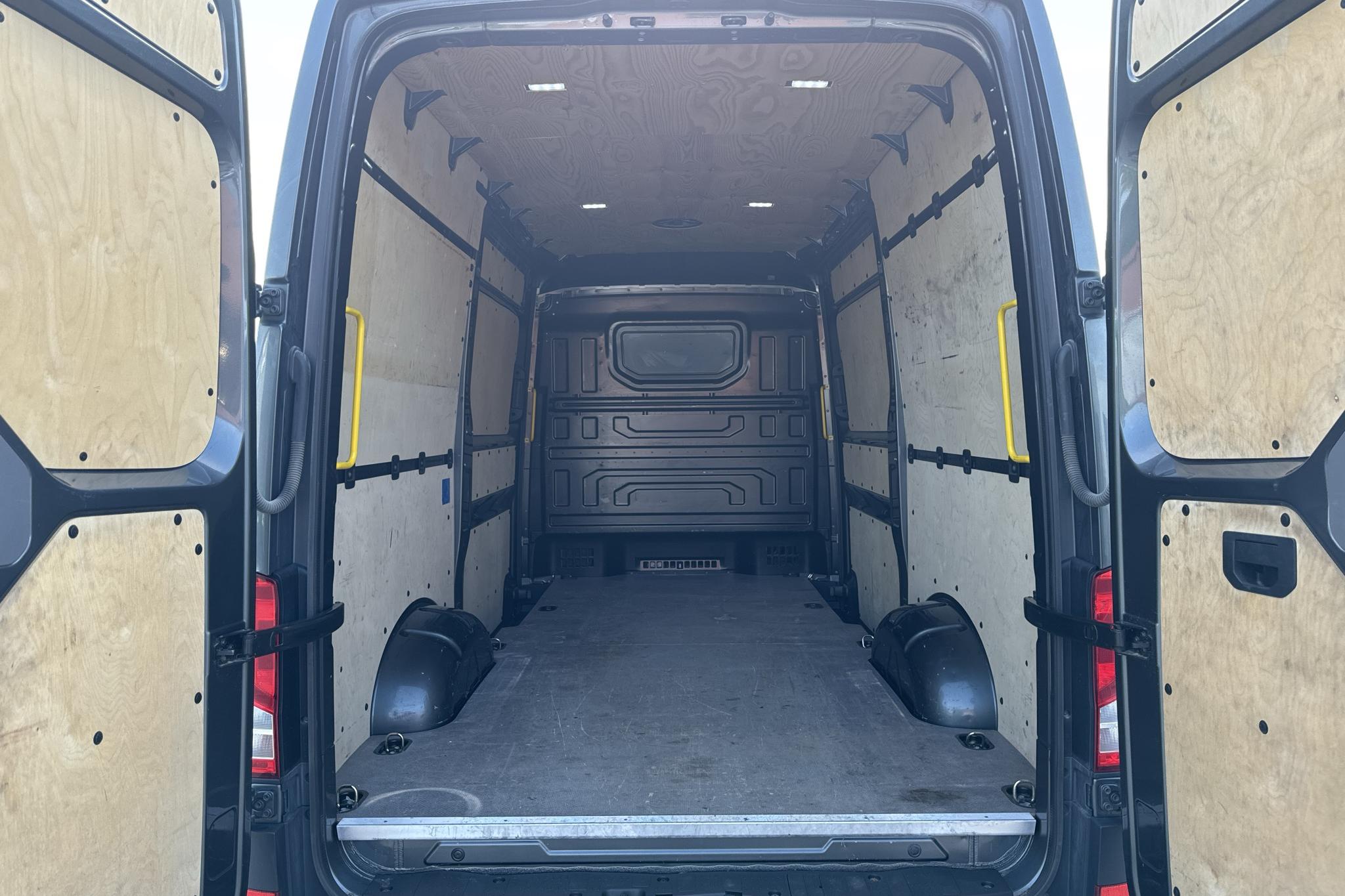 VW Crafter 35 2.0 TDI Skåp 4Motion (177hk) - 286 460 km - Automatyczna - szary - 2019