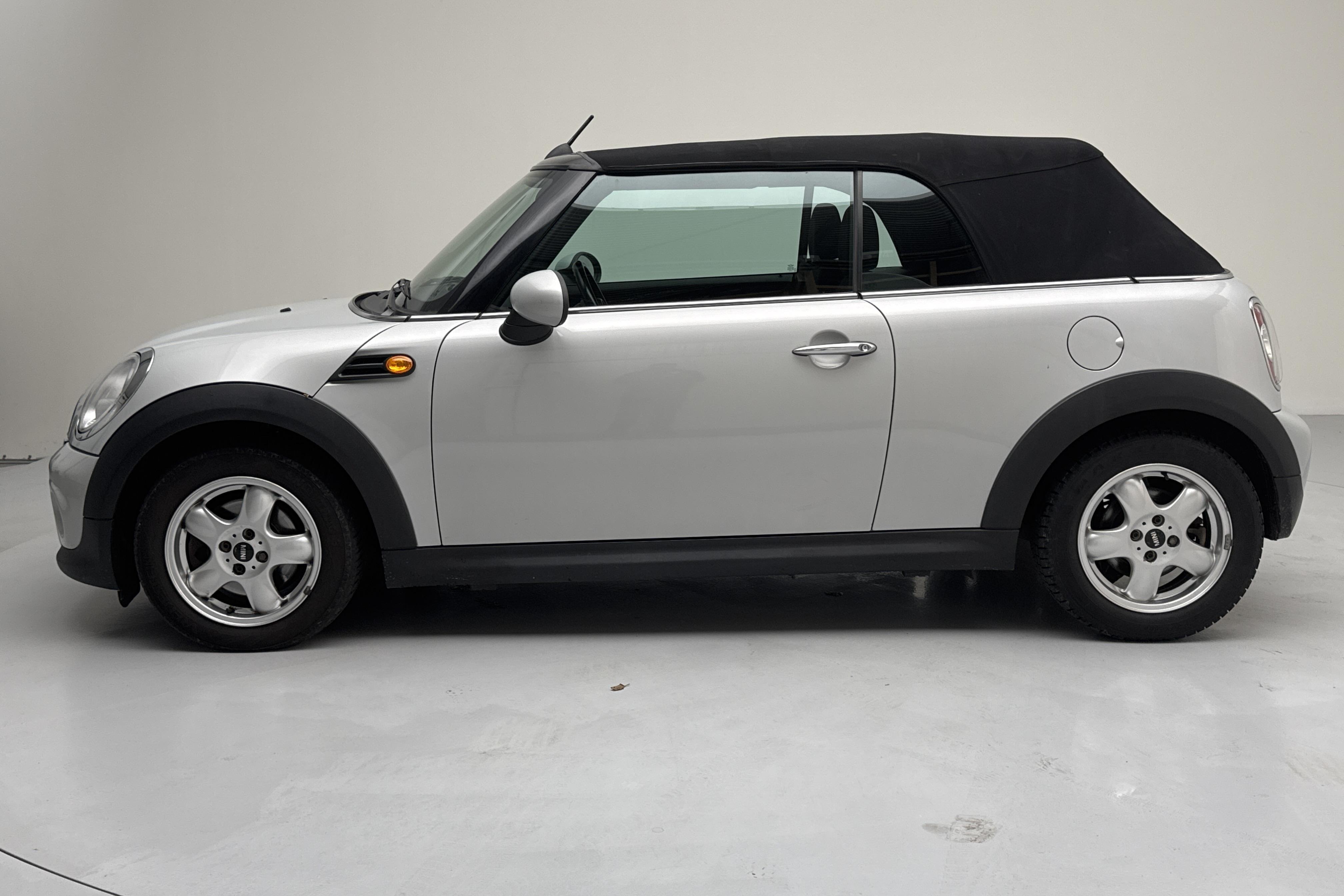 MINI Cooper Cabriolet D 1.6 (112hk) - 181 200 km - Manual - silver - 2012