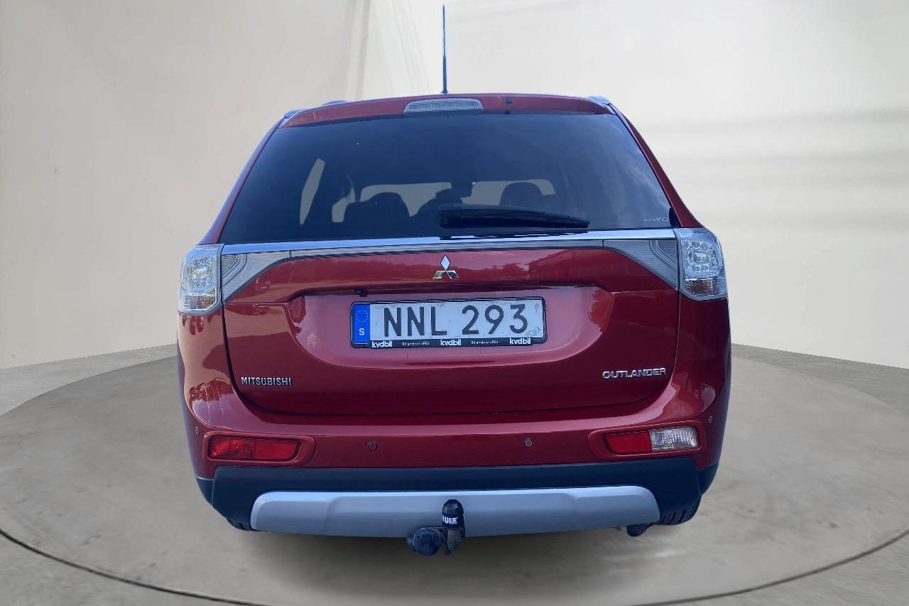 Mitsubishi Outlander 2.2 Di-D 4WD (150hk) - 125 100 km - Automaatne - Dark Red - 2014