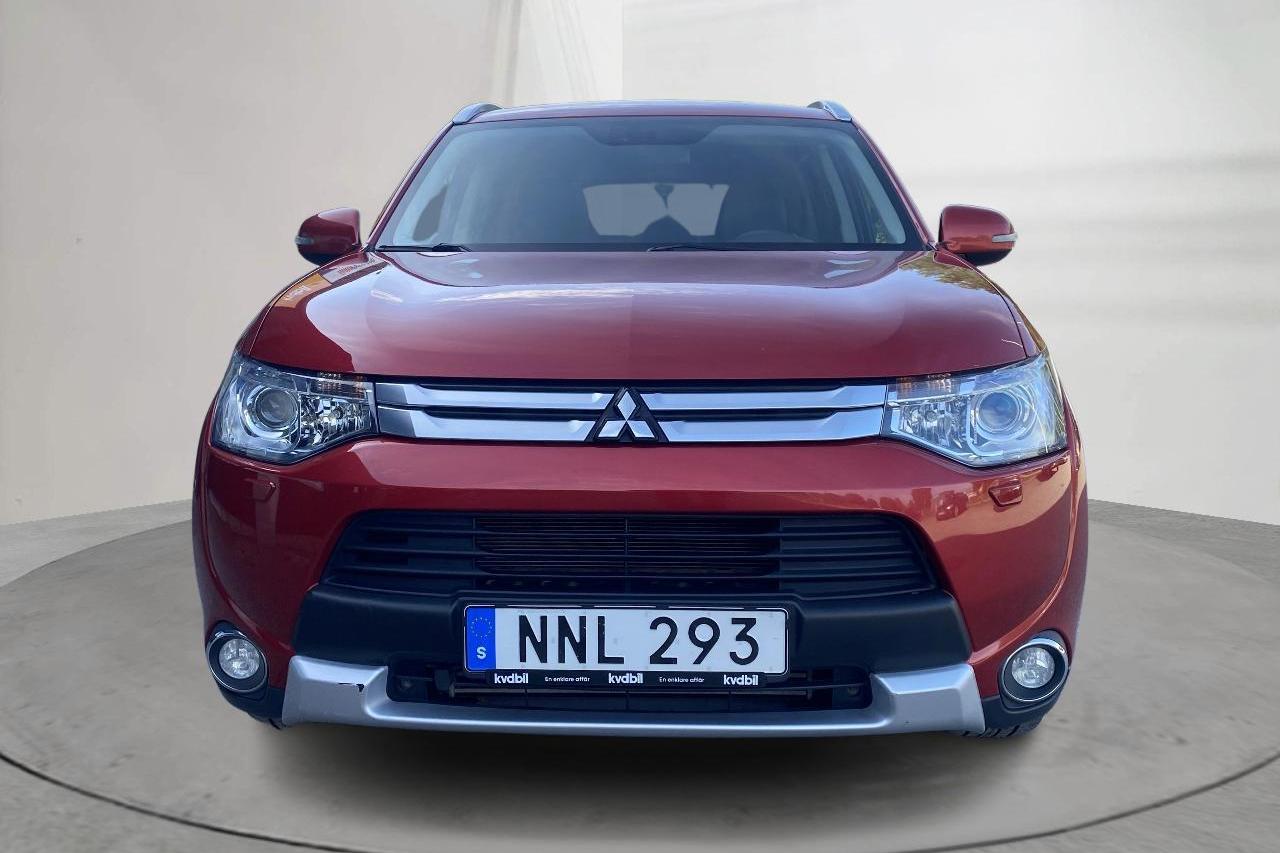 Mitsubishi Outlander 2.2 Di-D 4WD (150hk) - 12 510 mil - Automat - Dark Red - 2014