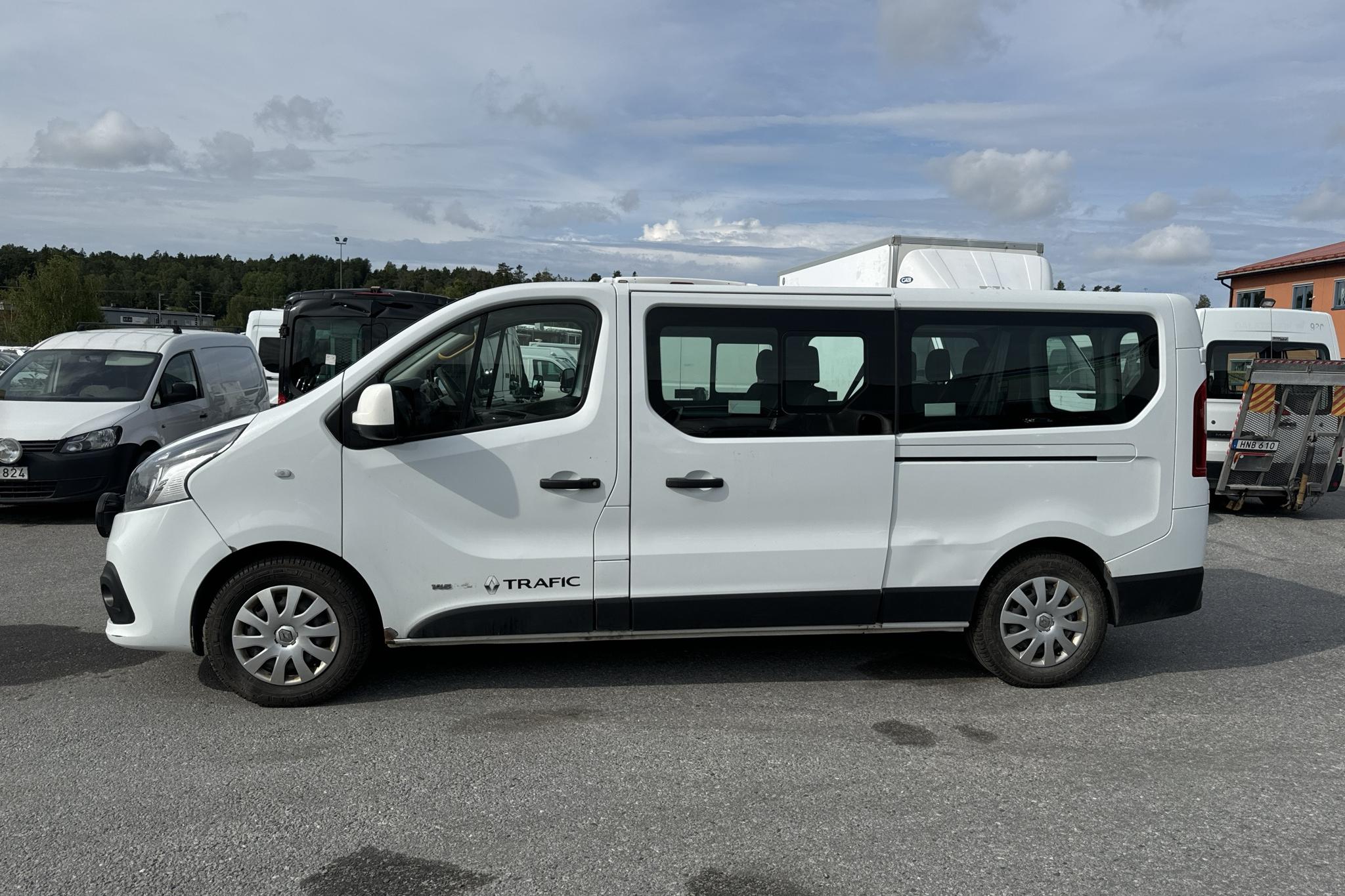 Renault Trafic Kombi 1.6 dCi (145hk) - 425 420 km - Manualna - biały - 2016