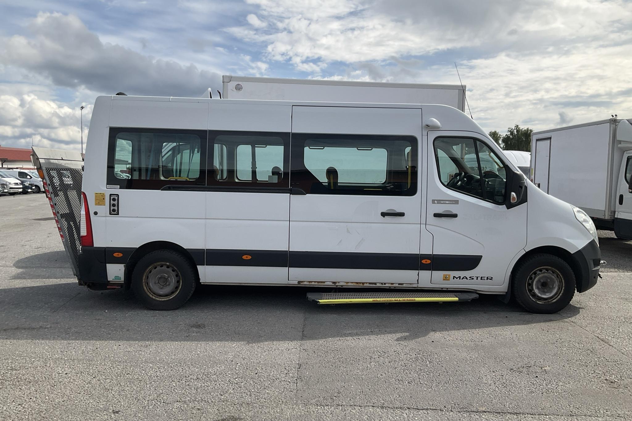 Renault Master Kombi 2.3 dCi (125hk) - 490 400 km - Automaattinen - valkoinen - 2014