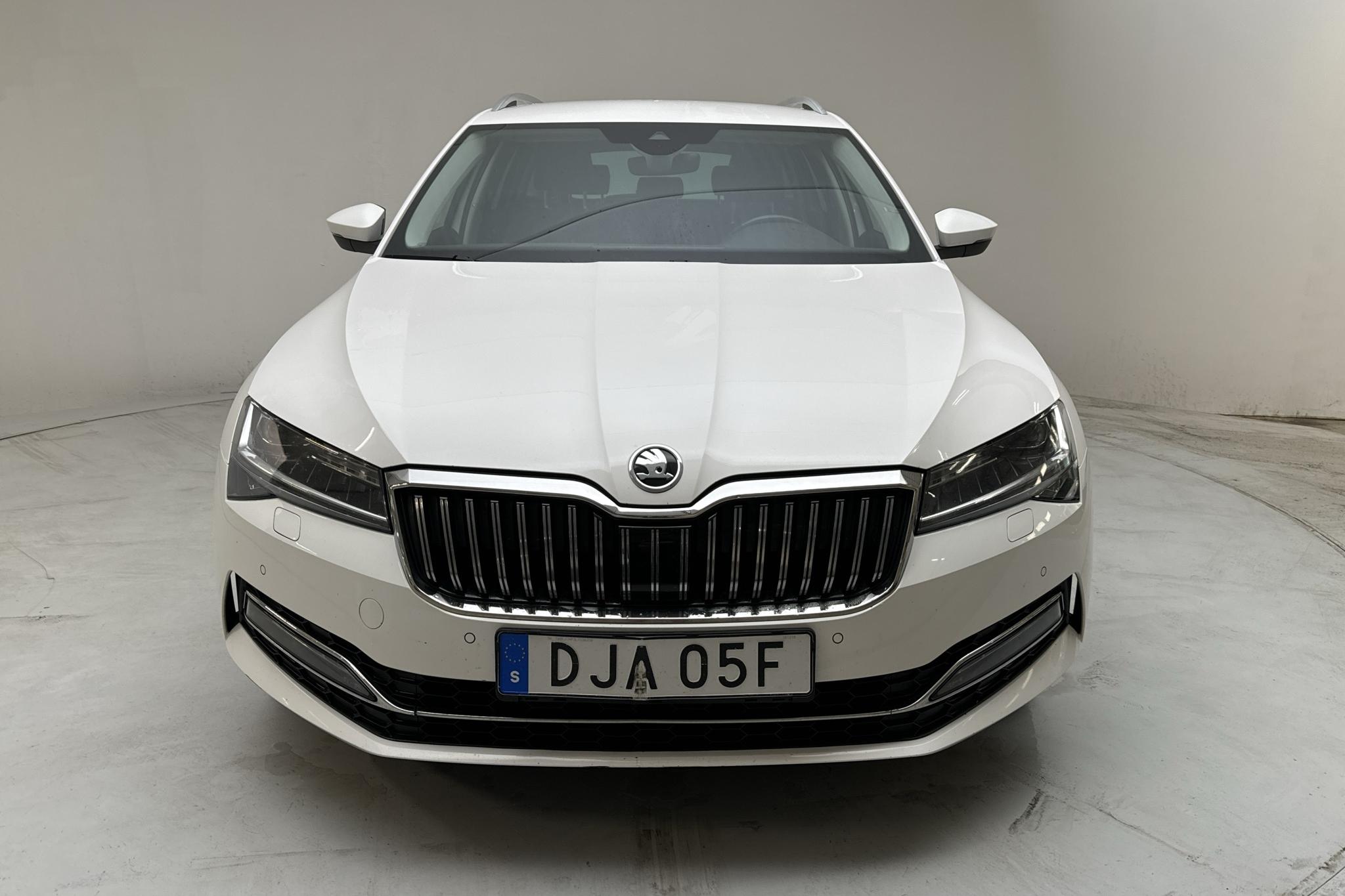 Skoda Superb 2.0 TDI 4x4 Kombi (190hk) - 15 814 mil - Automat - vit - 2020