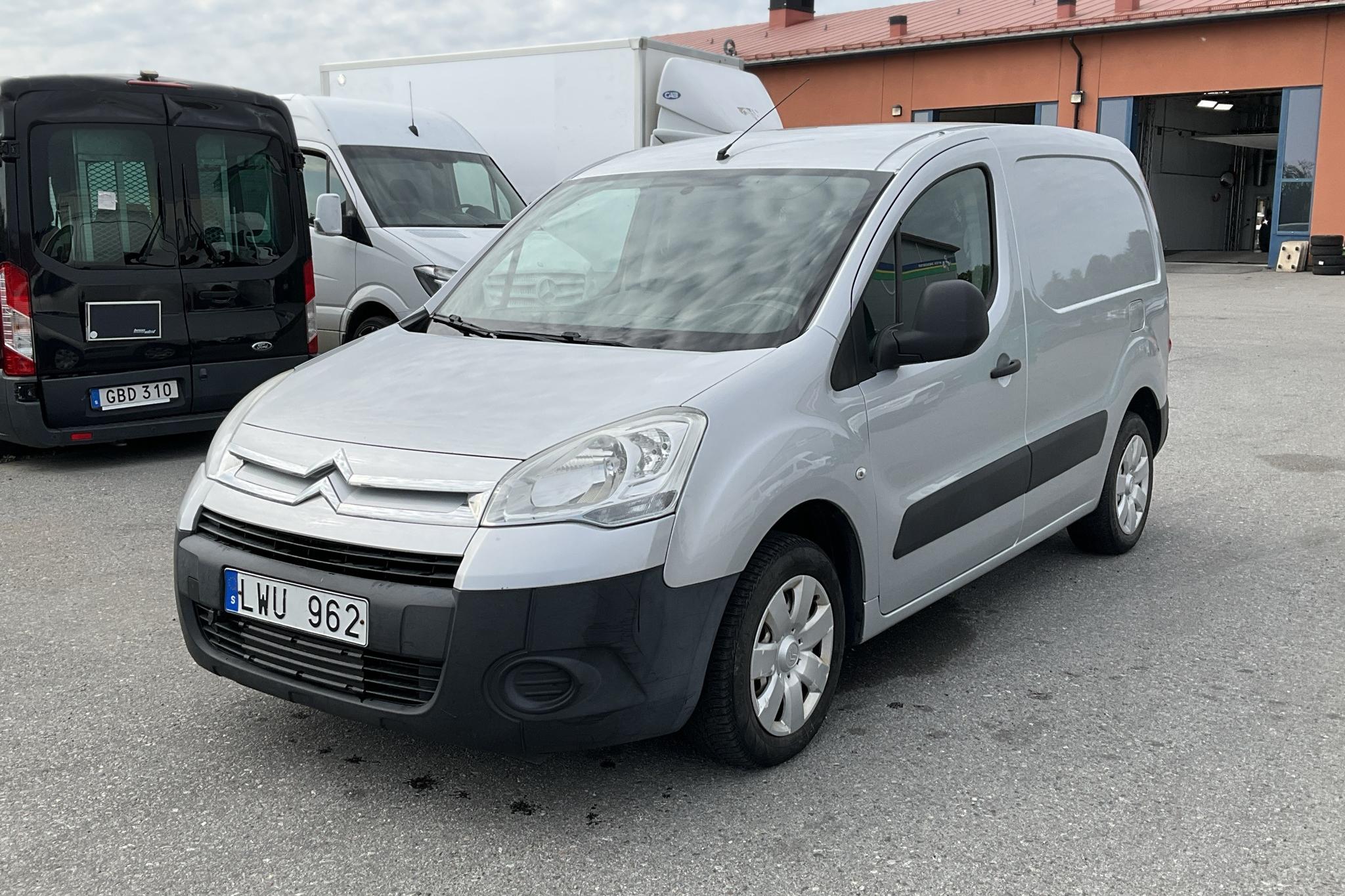 Citroen Berlingo III 1.6 HDi Skåp (90hk) - 137 160 km - Käsitsi - hõbe - 2012