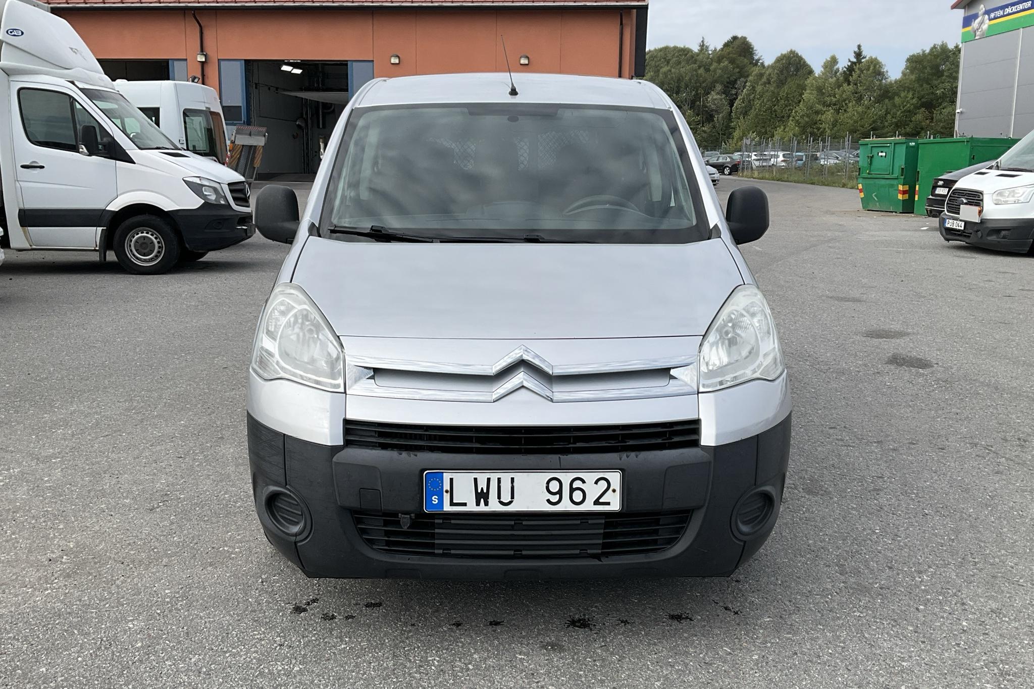 Citroen Berlingo III 1.6 HDi Skåp (90hk) - 137 160 km - Manual - silver - 2012