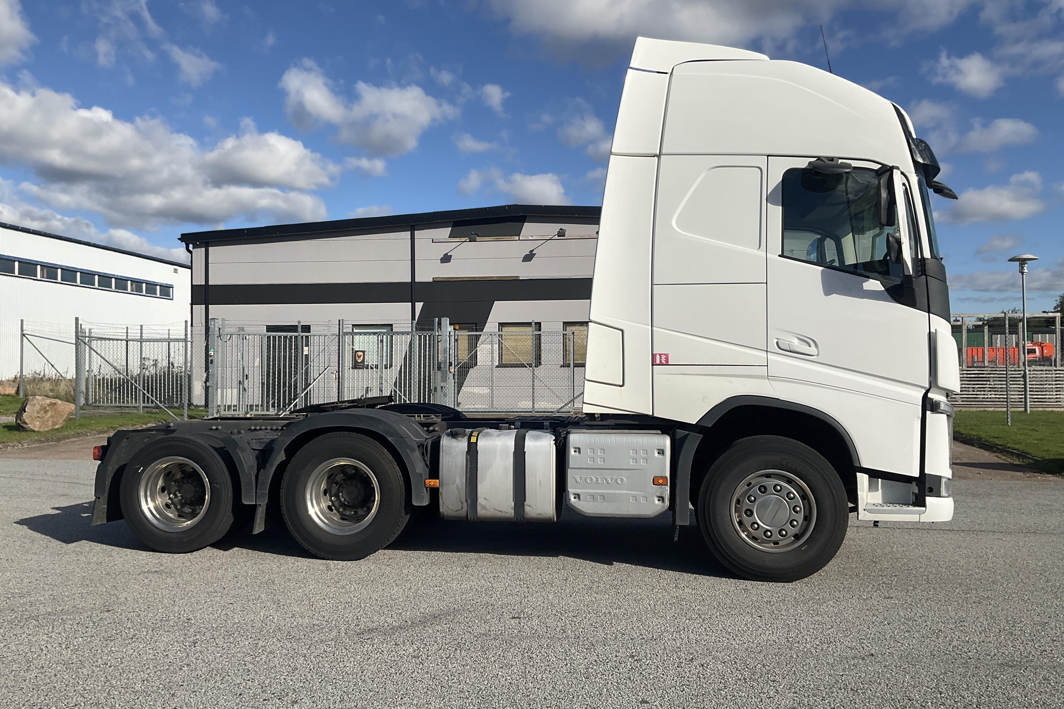 Volvo FH 62 TT - 278 313 km - Automatic - white - 2020