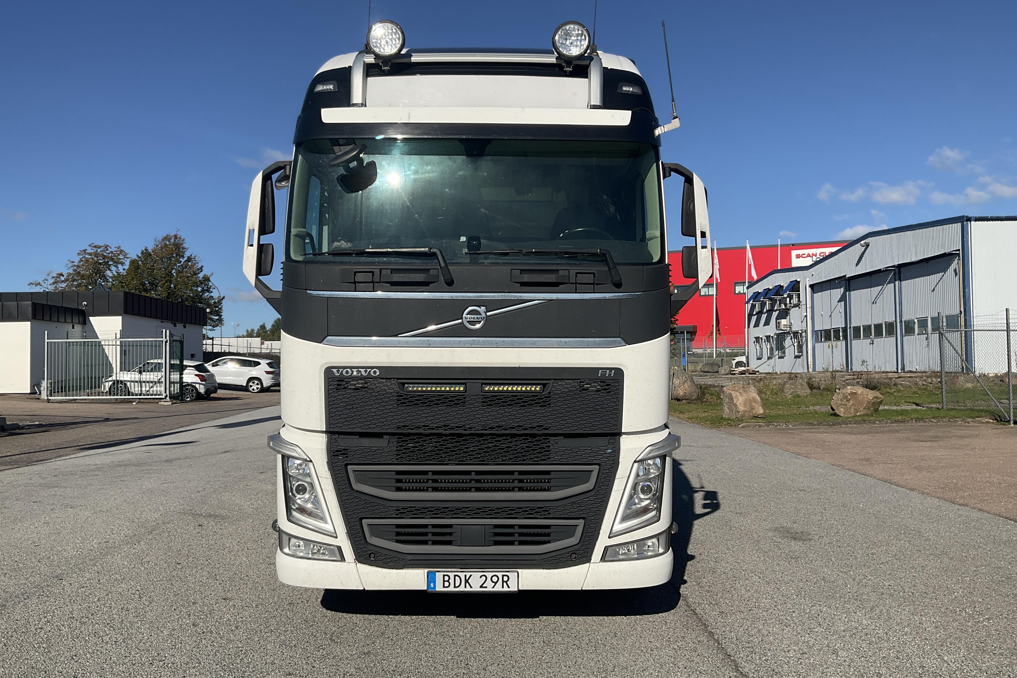 Volvo FH510 - 303 778 km - Automatyczna - biały - 2020