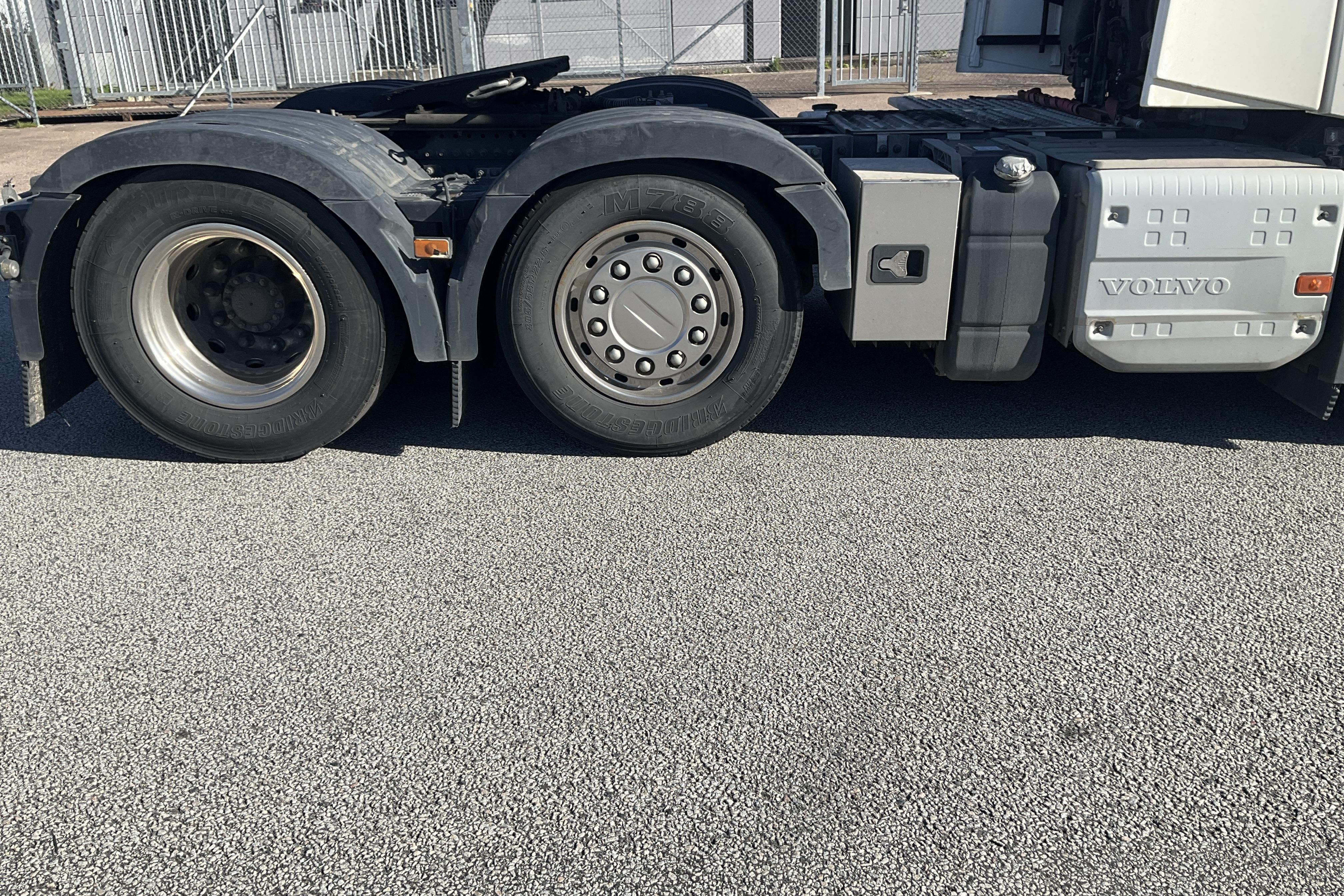 Volvo FH510 - 303 778 km - Automatyczna - biały - 2020