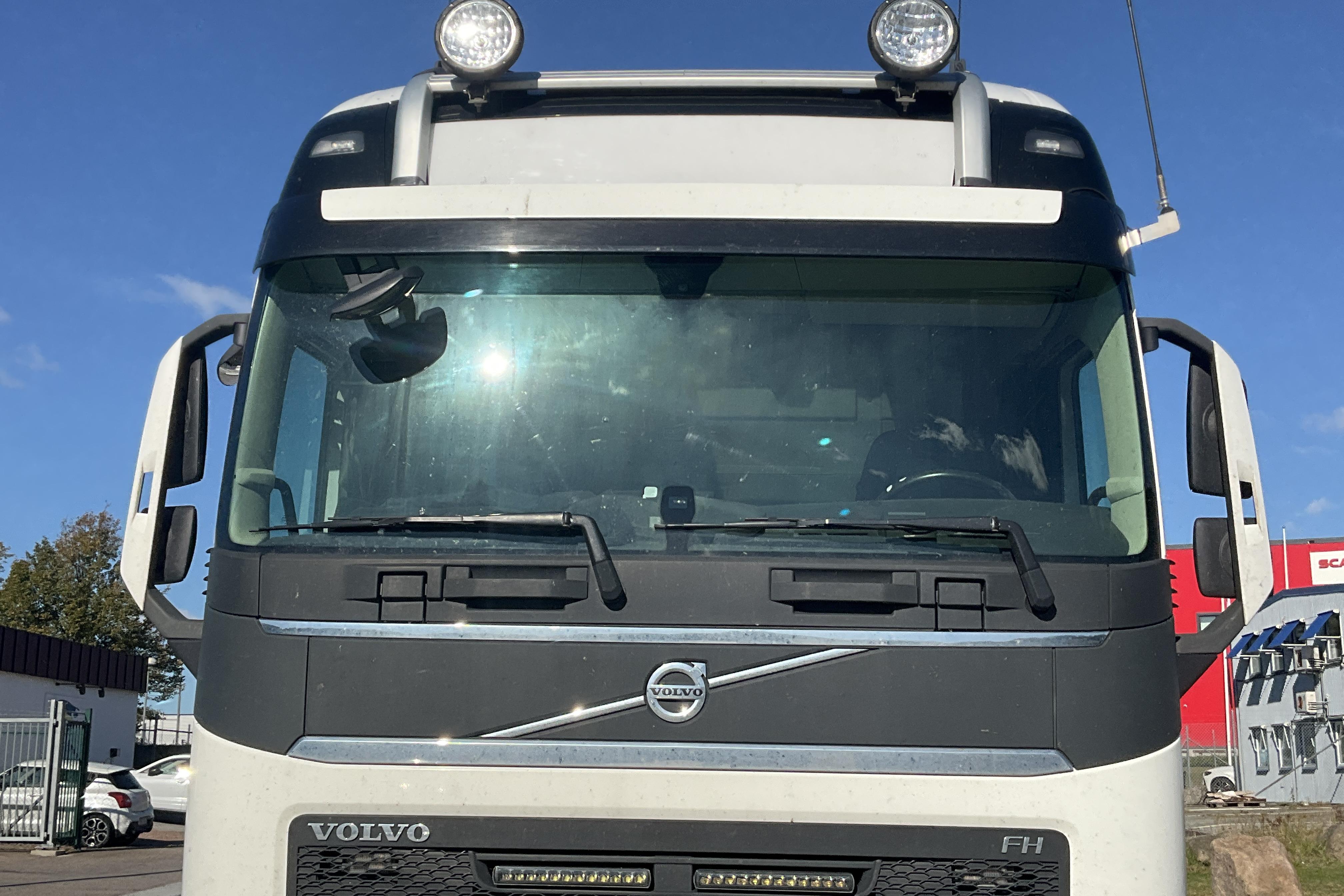 Volvo FH510 - 303 778 km - Automaatne - valge - 2020