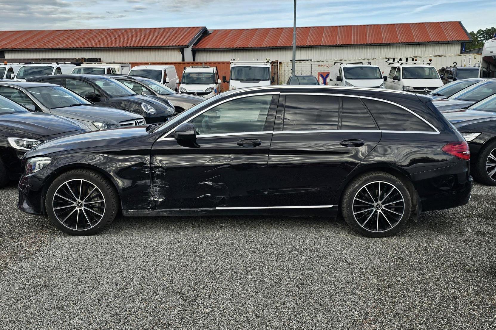 Mercedes C 300 e Kombi S205 (320hk) - 140 860 km - Automaattinen - musta - 2020