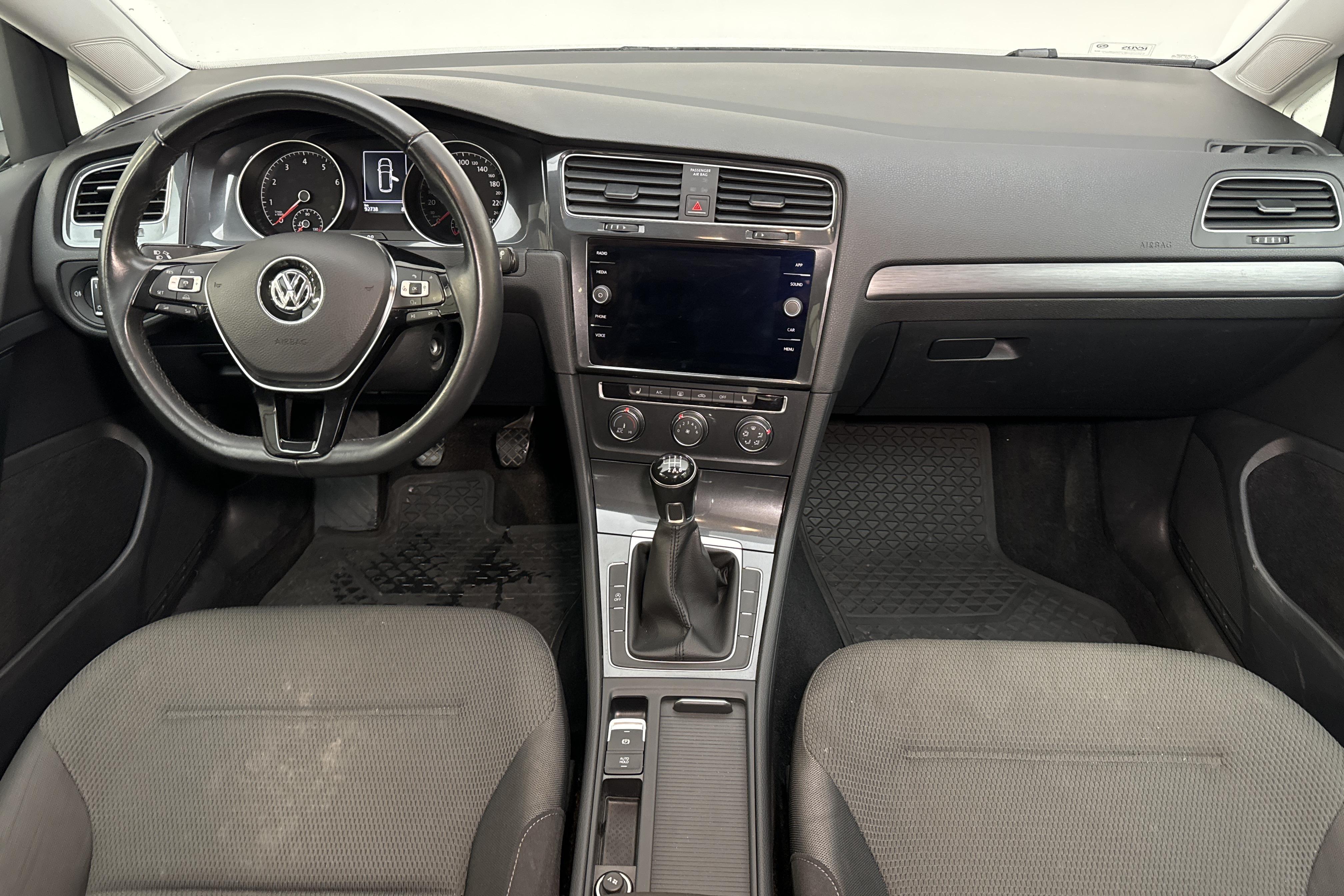 VW Golf VII 1.0 TSI Sportscombi (110hk) - 92 730 km - Manualna - biały - 2018