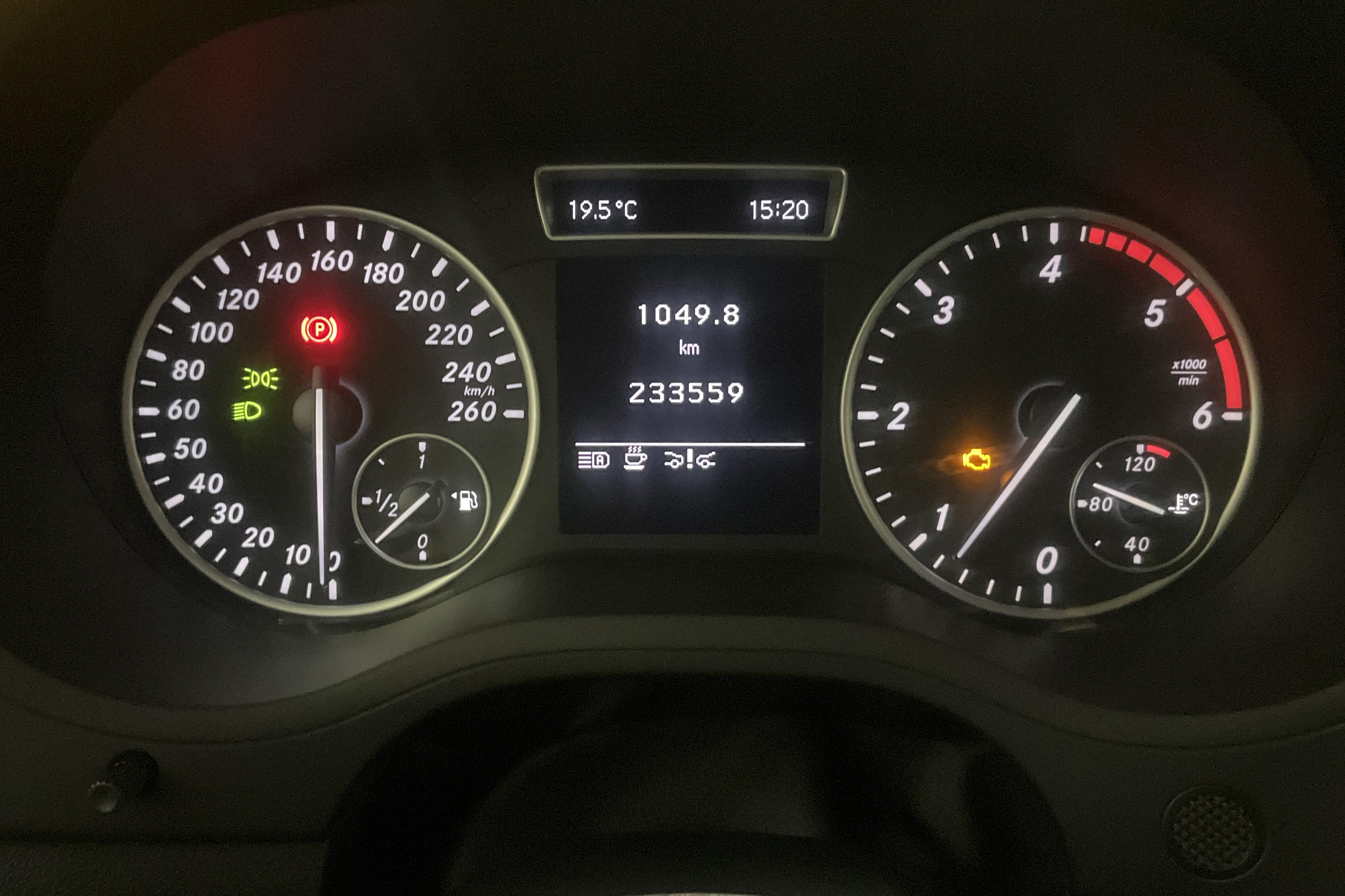 Mercedes B 180 CDI W246 (109hk) - 233 550 km - Käsitsi - must - 2013