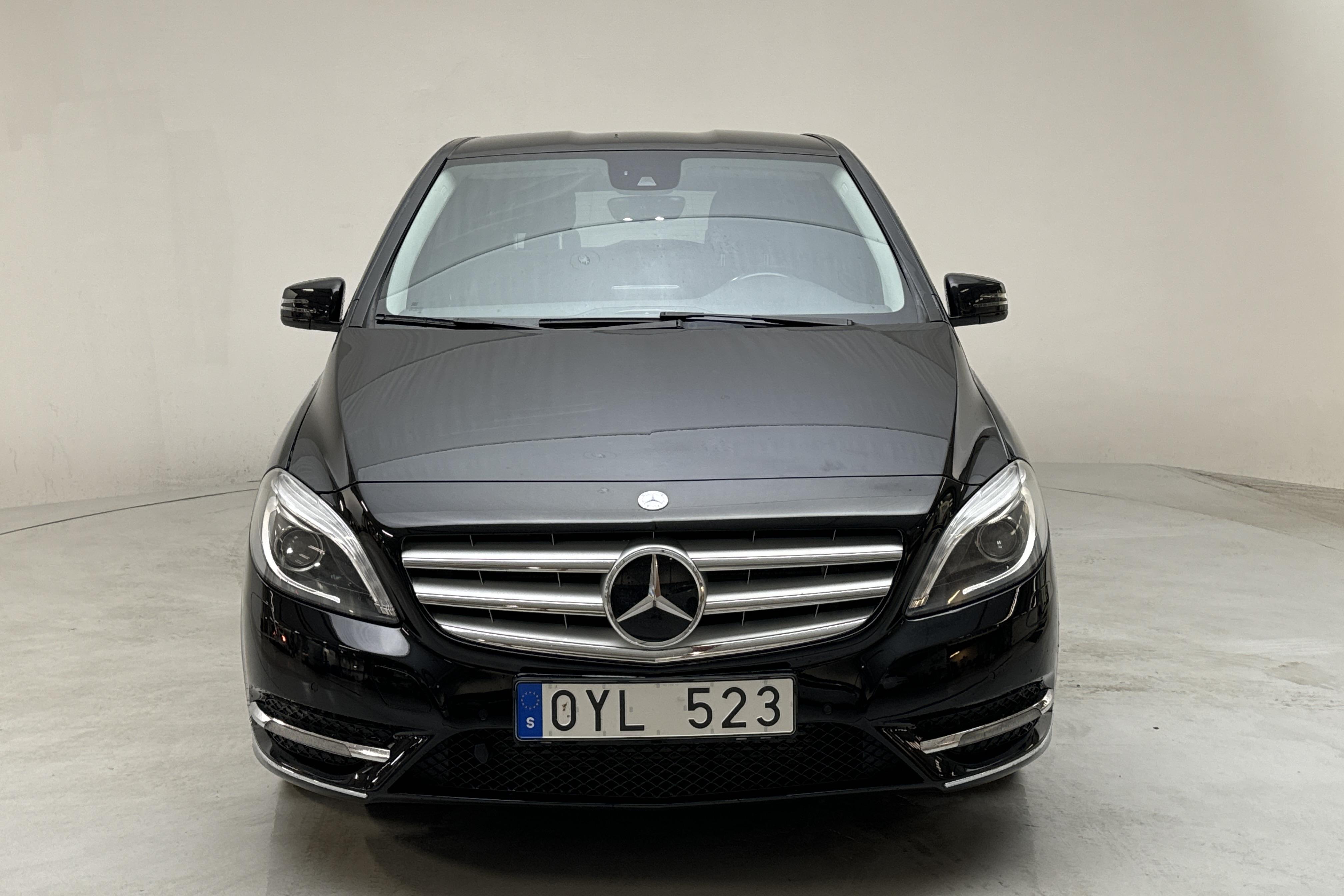 Mercedes B 180 CDI W246 (109hk) - 23 355 mil - Manuell - svart - 2013