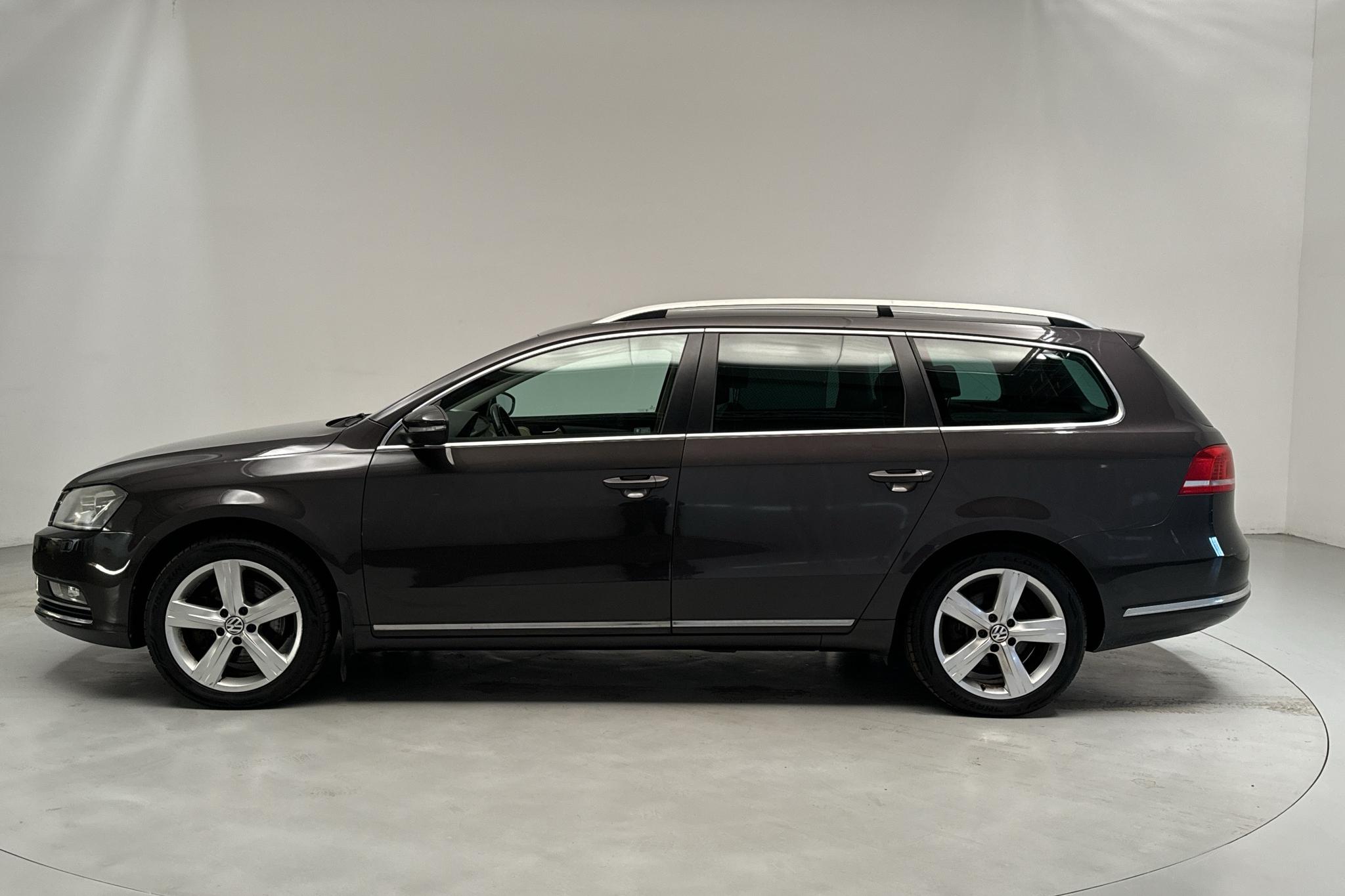 VW Passat 1.4 TSI EcoFuel Variant (150hk) - 142 530 km - Manuaalinen - Dark Brown - 2012