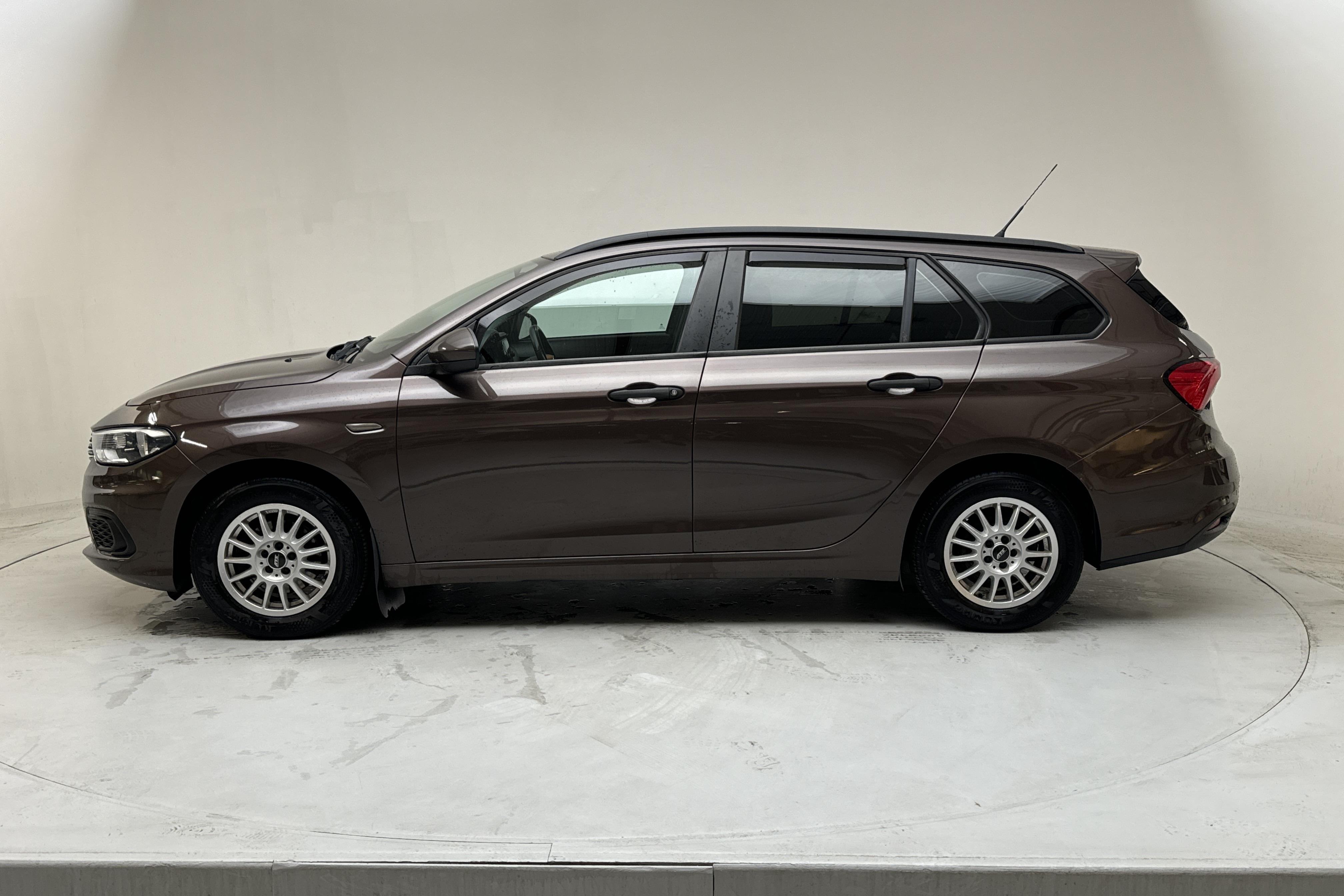 Fiat Tipo 1.4 Kombi (95hk) - 206 960 km - Manualna - brązowy - 2017