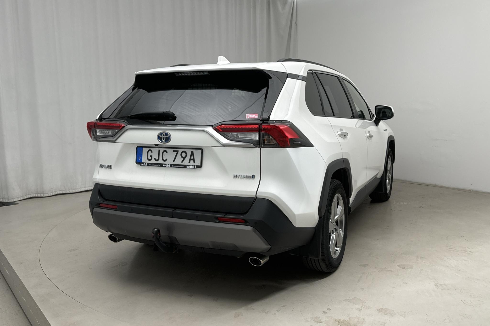 Toyota RAV4 2.5 HSD AWD (222hk) - 6 402 mil - Automat - vit - 2019