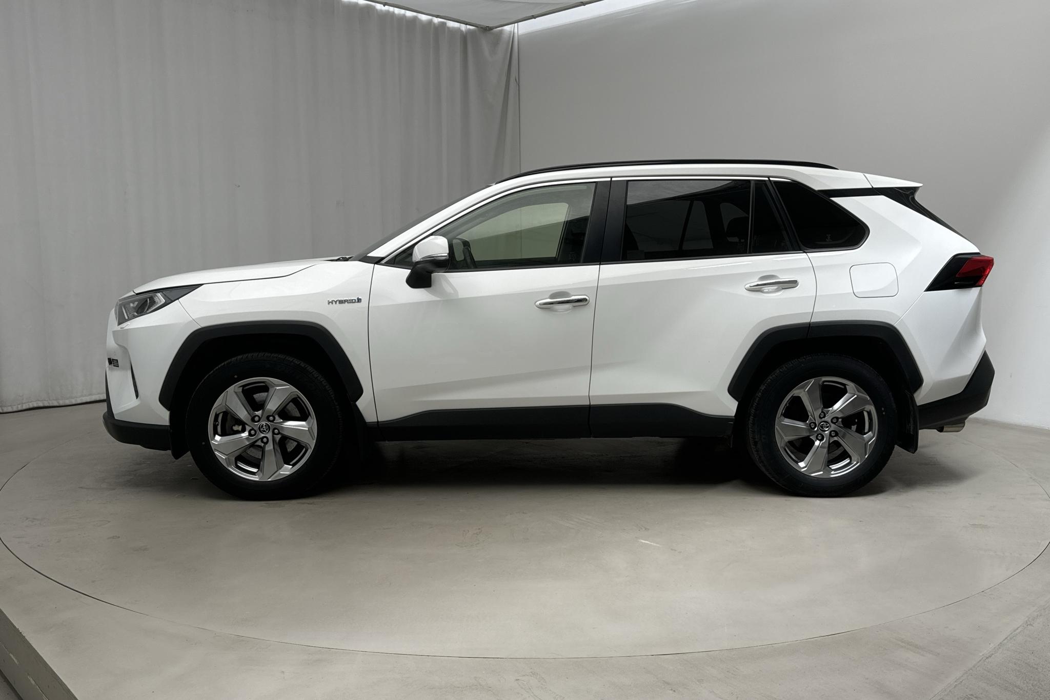 Toyota RAV4 2.5 HSD AWD (222hk) - 6 402 mil - Automat - vit - 2019